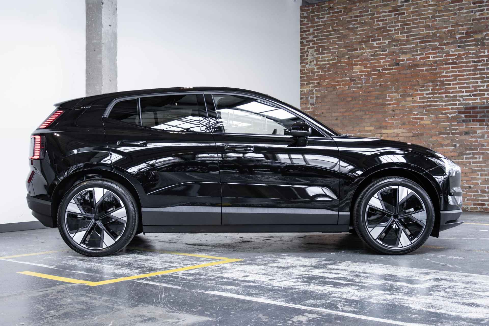 Volvo EX30 Twin Motor Performance Ultra 69 kWh | Panoramadak | 360º camera | Stoel- en stuurverwarming | Elektrisch verstelbare voorstoelen | Harman Kardon Soundbar - 5/33