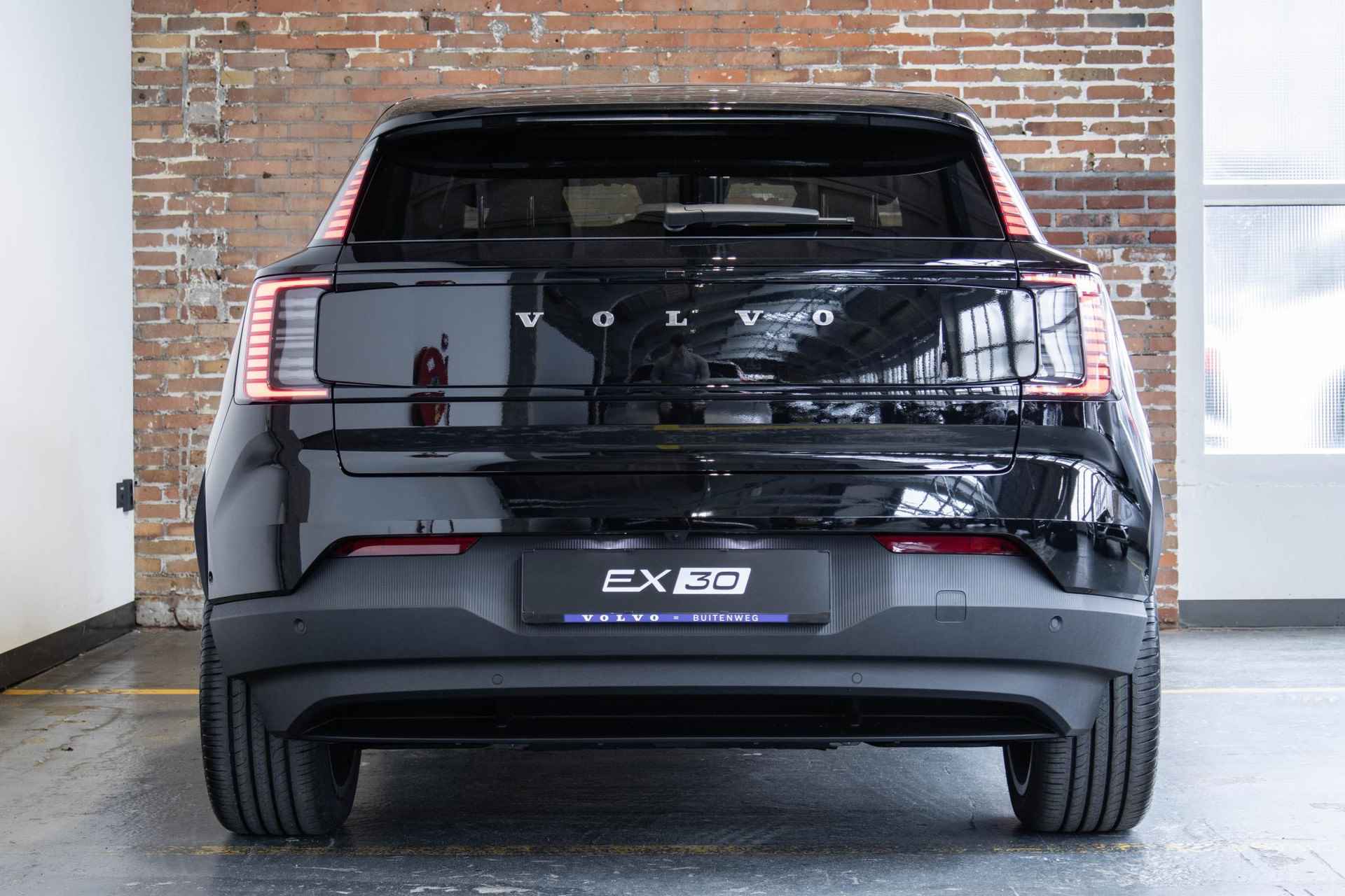 Volvo EX30 Twin Motor Performance Ultra 69 kWh | Panoramadak | 360º camera | Stoel- en stuurverwarming | Elektrisch verstelbare voorstoelen | Harman Kardon Soundbar - 10/33
