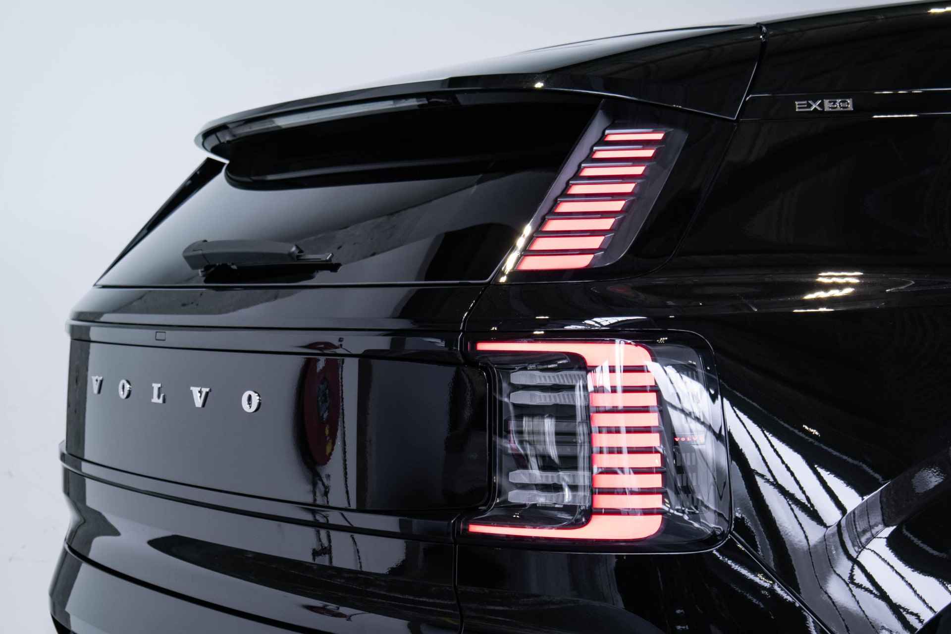 Volvo EX30 Twin Motor Performance Ultra 69 kWh | Panoramadak | 360º camera | Stoel- en stuurverwarming | Elektrisch verstelbare voorstoelen | Harman Kardon Soundbar - 12/33