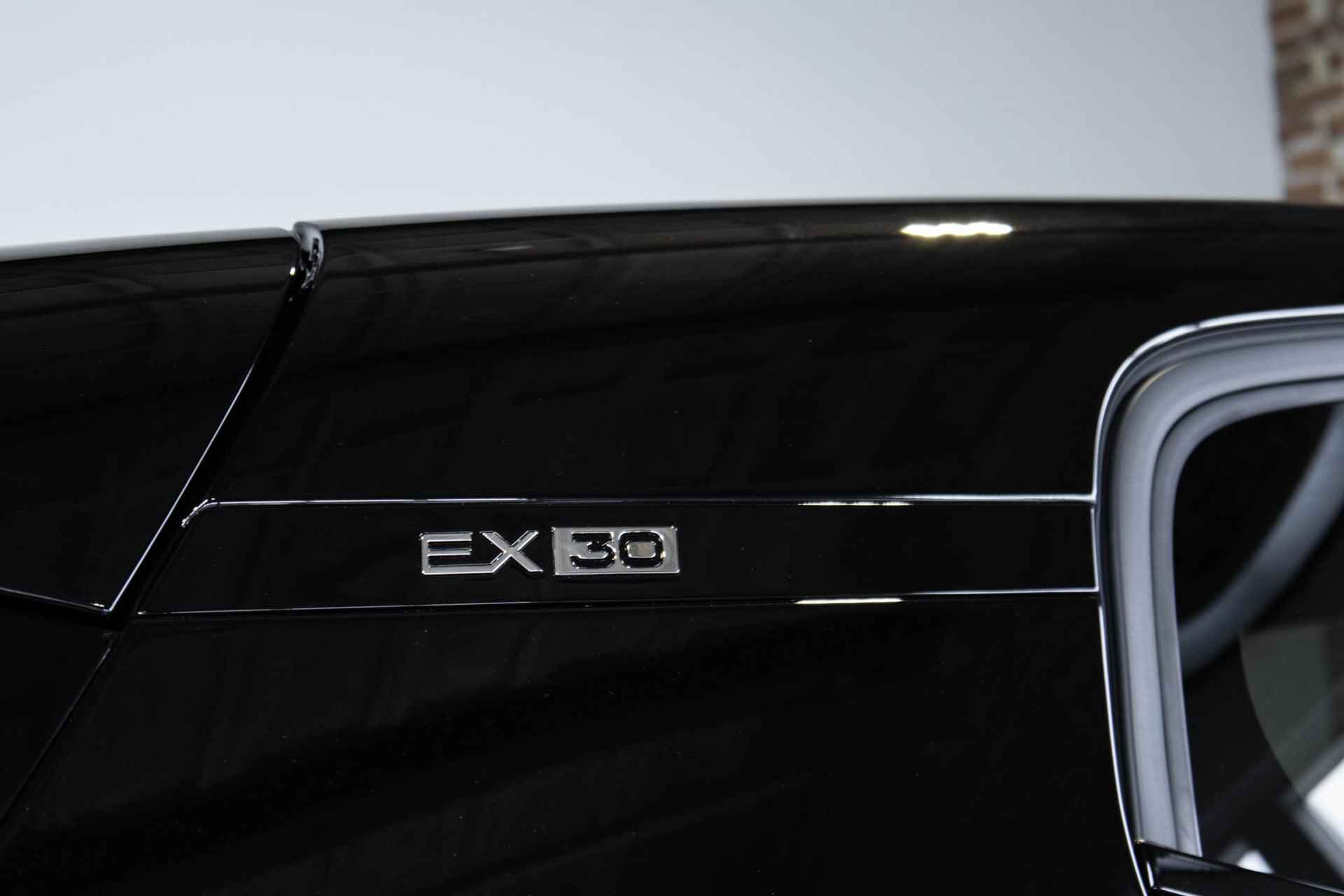 Volvo EX30 Twin Motor Performance Ultra 69 kWh | Panoramadak | 360º camera | Stoel- en stuurverwarming | Elektrisch verstelbare voorstoelen | Harman Kardon Soundbar - 13/33
