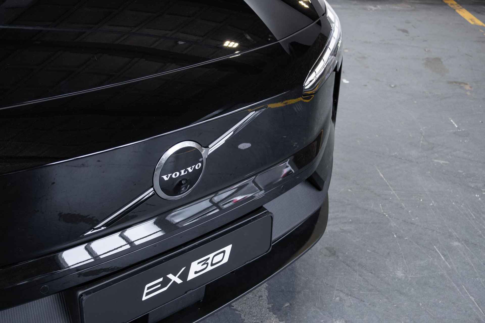 Volvo EX30 Twin Motor Performance Ultra 69 kWh | Panoramadak | 360º camera | Stoel- en stuurverwarming | Elektrisch verstelbare voorstoelen | Harman Kardon Soundbar - 14/33