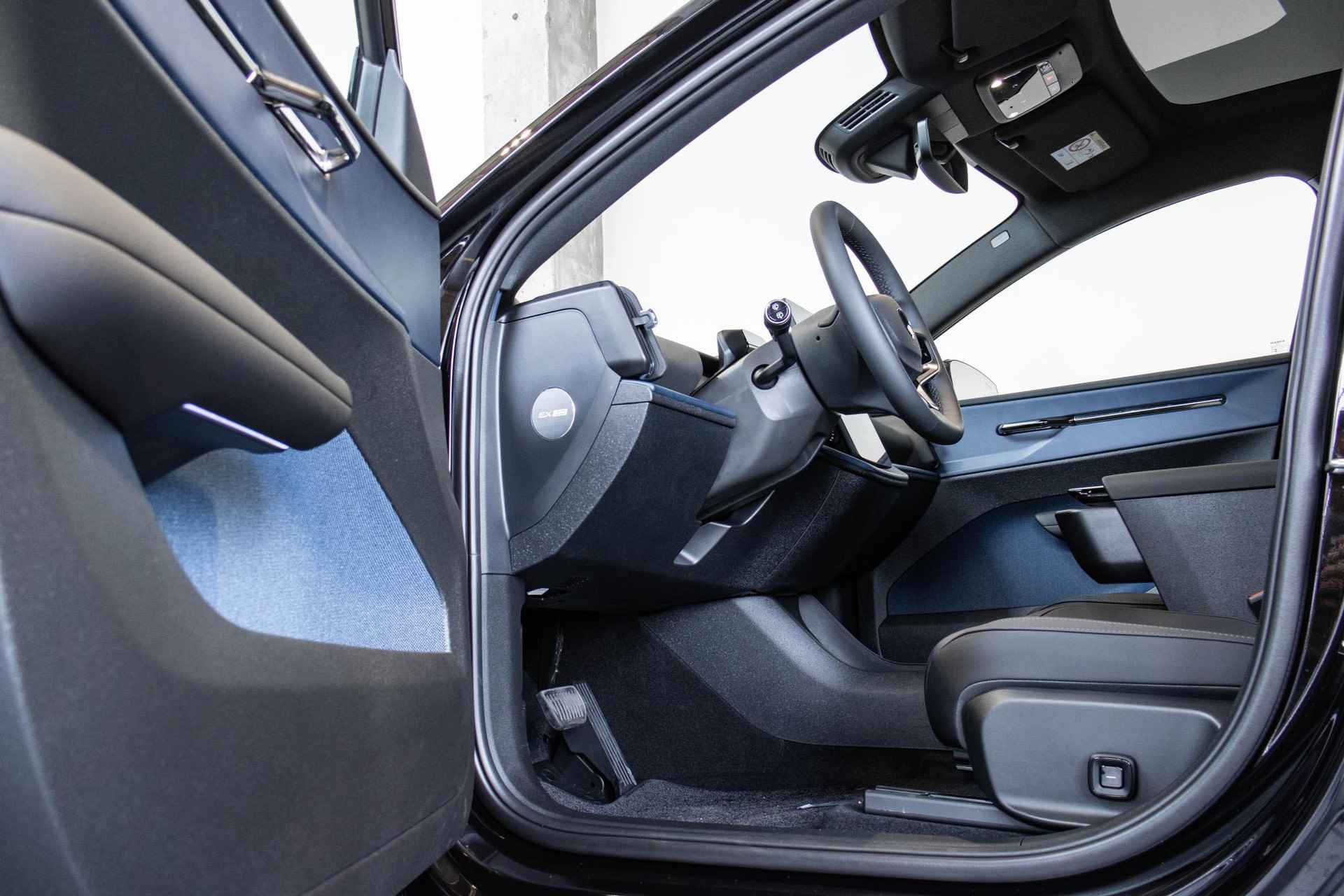 Volvo EX30 Twin Motor Performance Ultra 69 kWh | Panoramadak | 360º camera | Stoel- en stuurverwarming | Elektrisch verstelbare voorstoelen | Harman Kardon Soundbar - 15/33