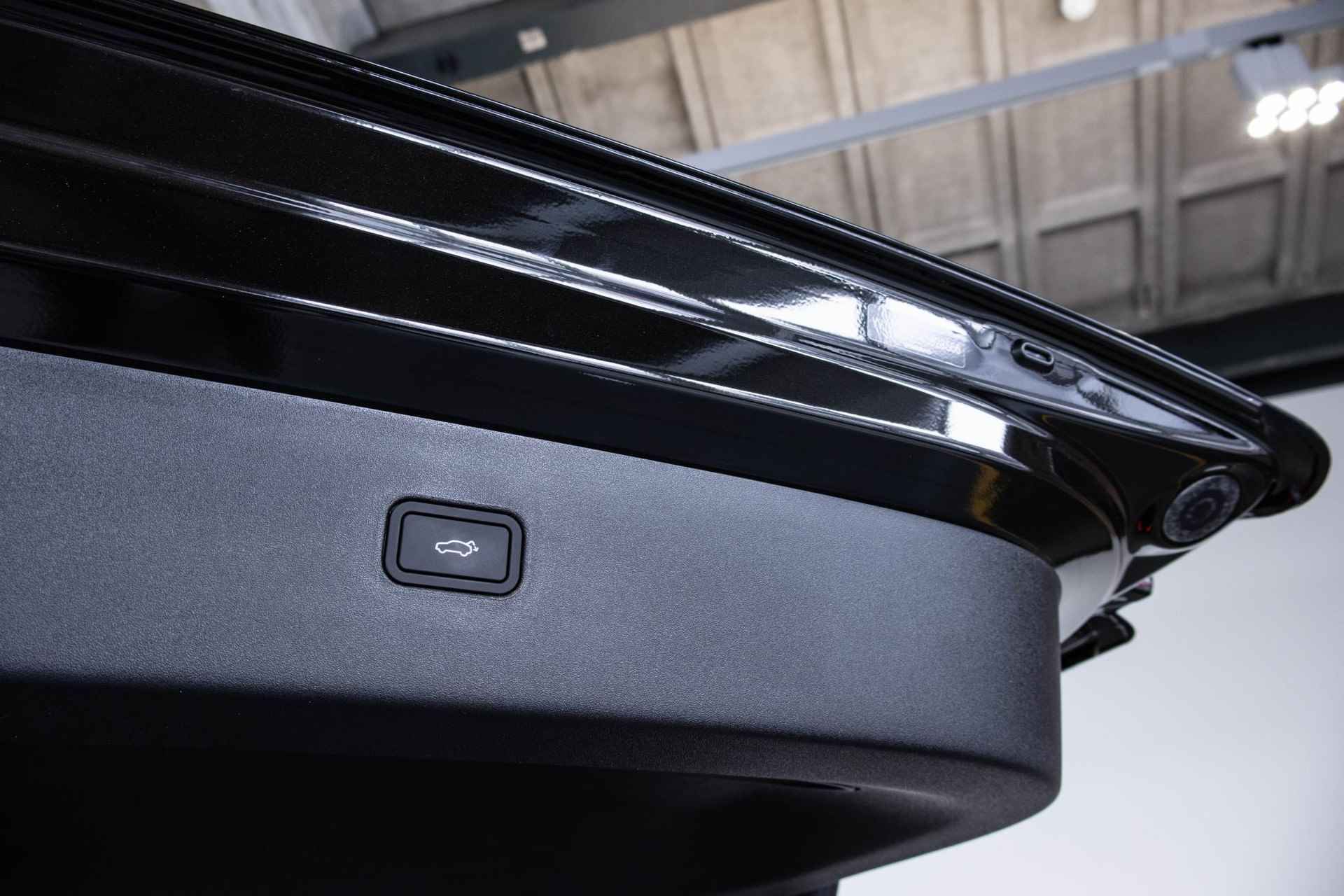Volvo EX30 Twin Motor Performance Ultra 69 kWh | Panoramadak | 360º camera | Stoel- en stuurverwarming | Elektrisch verstelbare voorstoelen | Harman Kardon Soundbar - 30/33