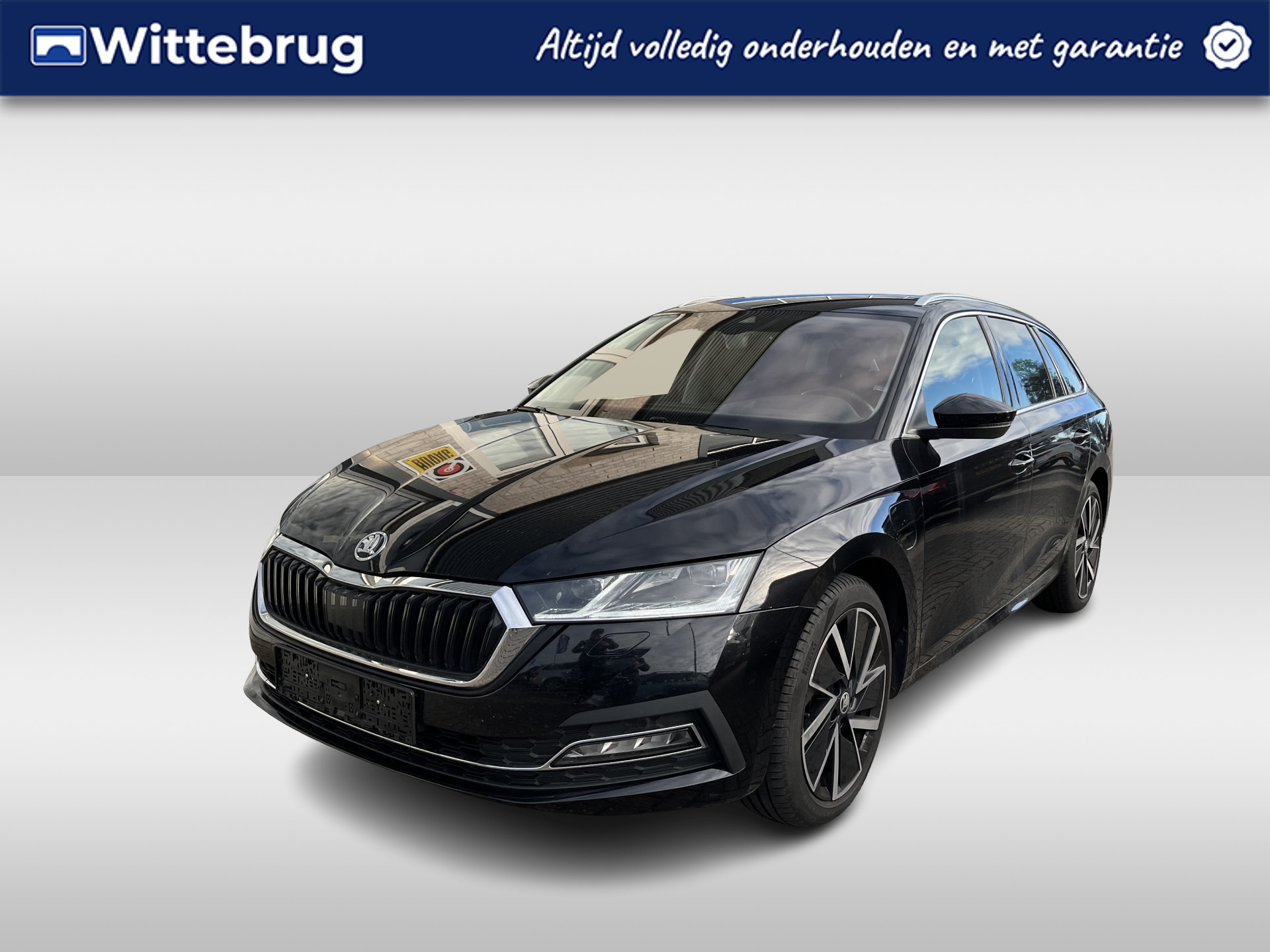 Škoda Octavia Combi 1.4 TSI iV PHEV Style / AUTOMAAT/ KEYLESS/ DIGITAL DASH/ STUURVERWARMING/ STOELVERWARMING V&A/ ADAPT. CRUISE/ ALCANTARA/ NAVI/ DAB/ SMARTLINK/ PARK. SENSOREN/ MEMORY SEAT