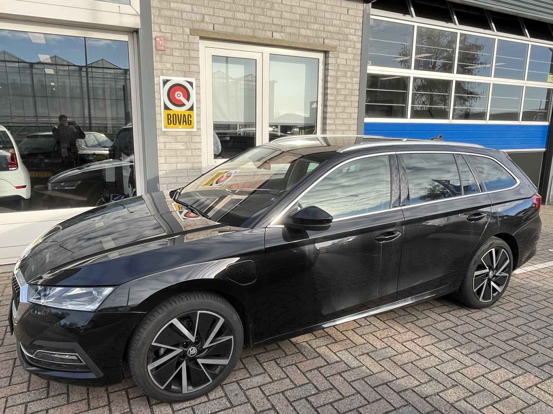 Škoda Octavia Combi 1.4 TSI iV PHEV Style / AUTOMAAT/ KEYLESS/ DIGITAL DASH/ STUURVERWARMING/ STOELVERWARMING V&A/ ADAPT. CRUISE/ ALCANTARA/ NAVI/ DAB/ SMARTLINK/ PARK. SENSOREN/ MEMORY SEAT - 3/36