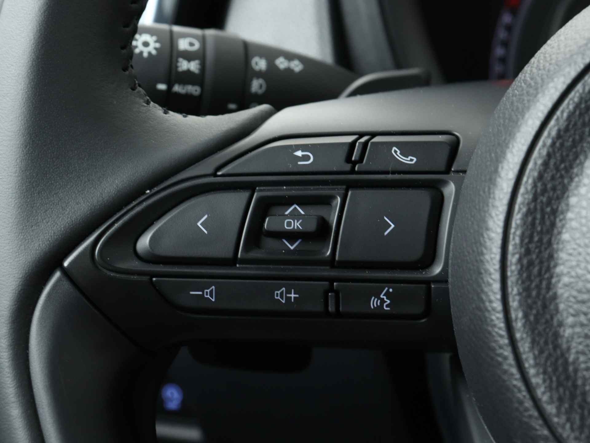 Toyota Aygo X 1.0 VVT-i Premium Limited | LM velgen 17 inch | Navigatie | JBL | Stoelverwarming | - 22/46