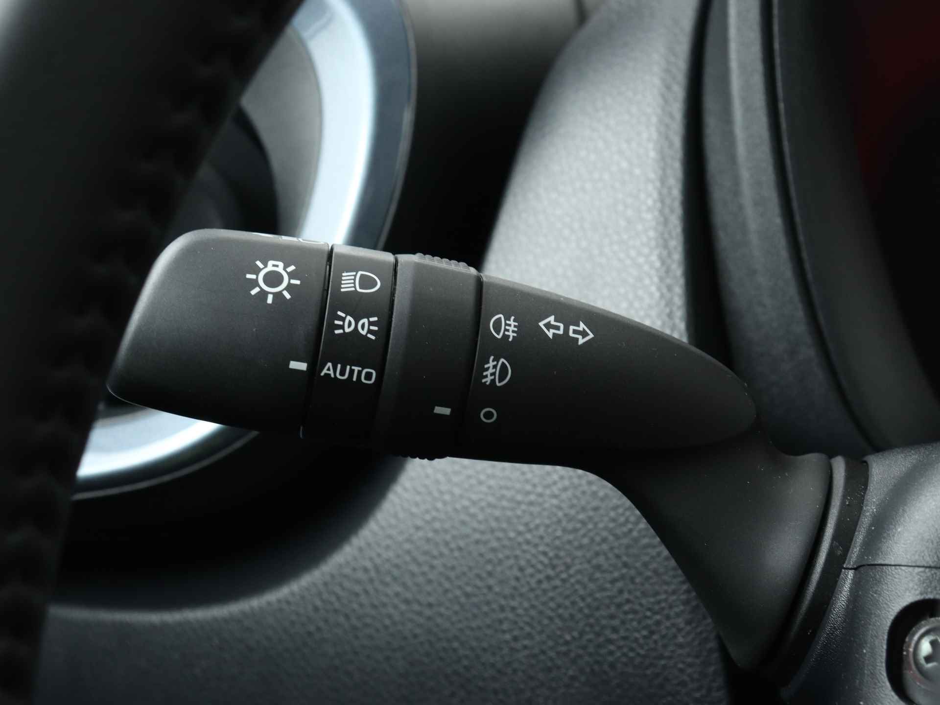 Toyota Aygo X 1.0 VVT-i Premium Limited | LM velgen 17 inch | Navigatie | JBL | Stoelverwarming | - 24/46
