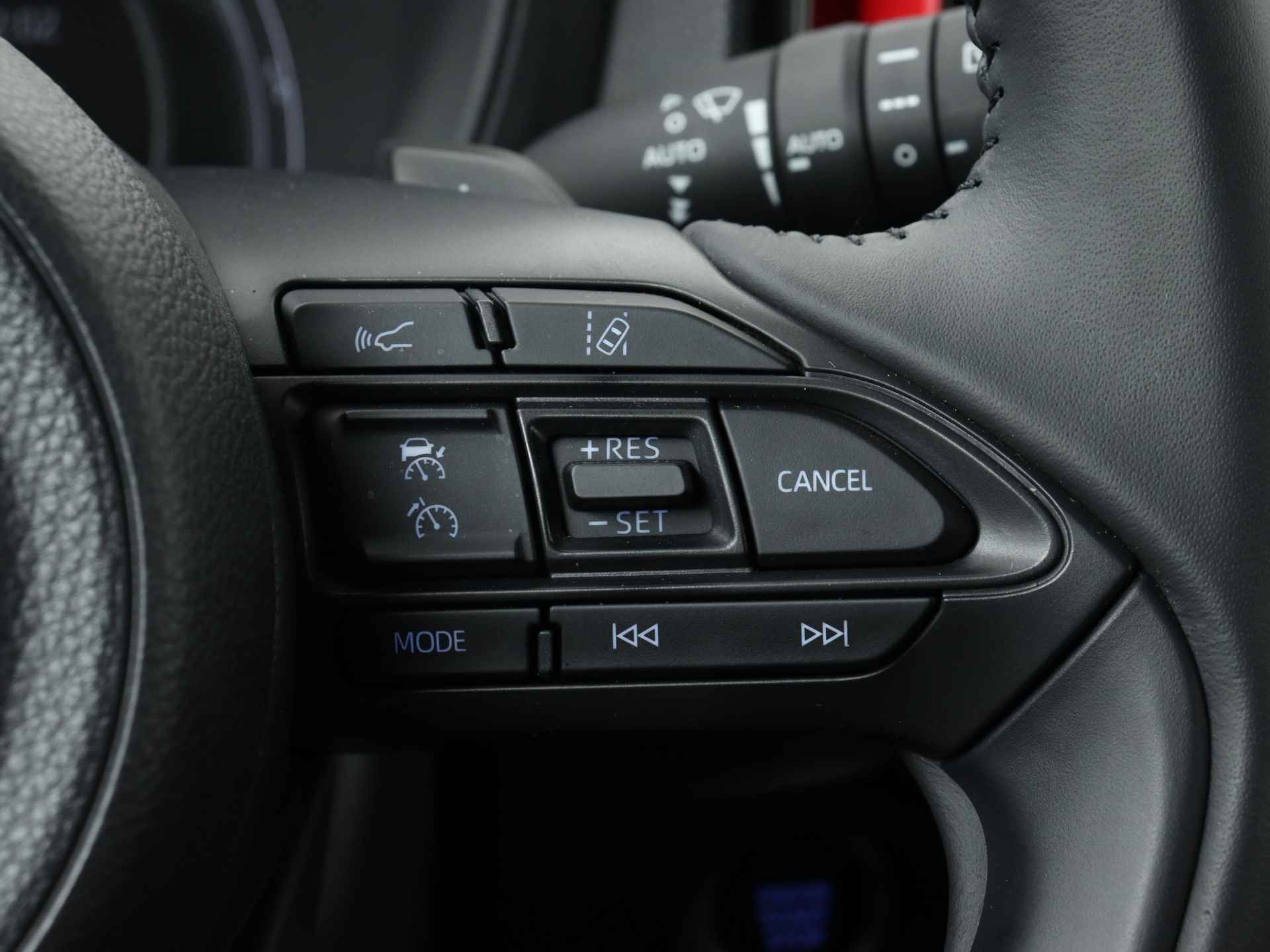 Toyota Aygo X 1.0 VVT-i Premium Limited | LM velgen 17 inch | Navigatie | JBL | Stoelverwarming | - 26/46