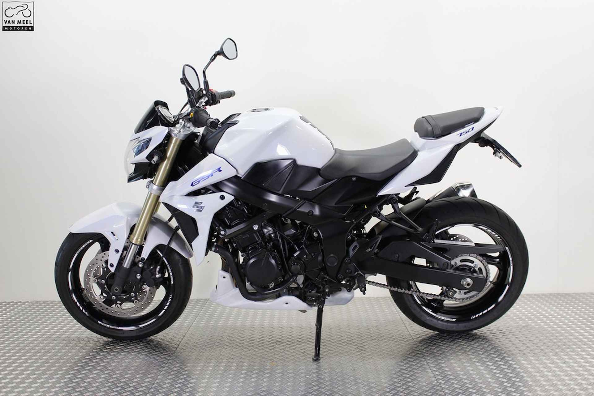 Suzuki GSR750A - 4/14