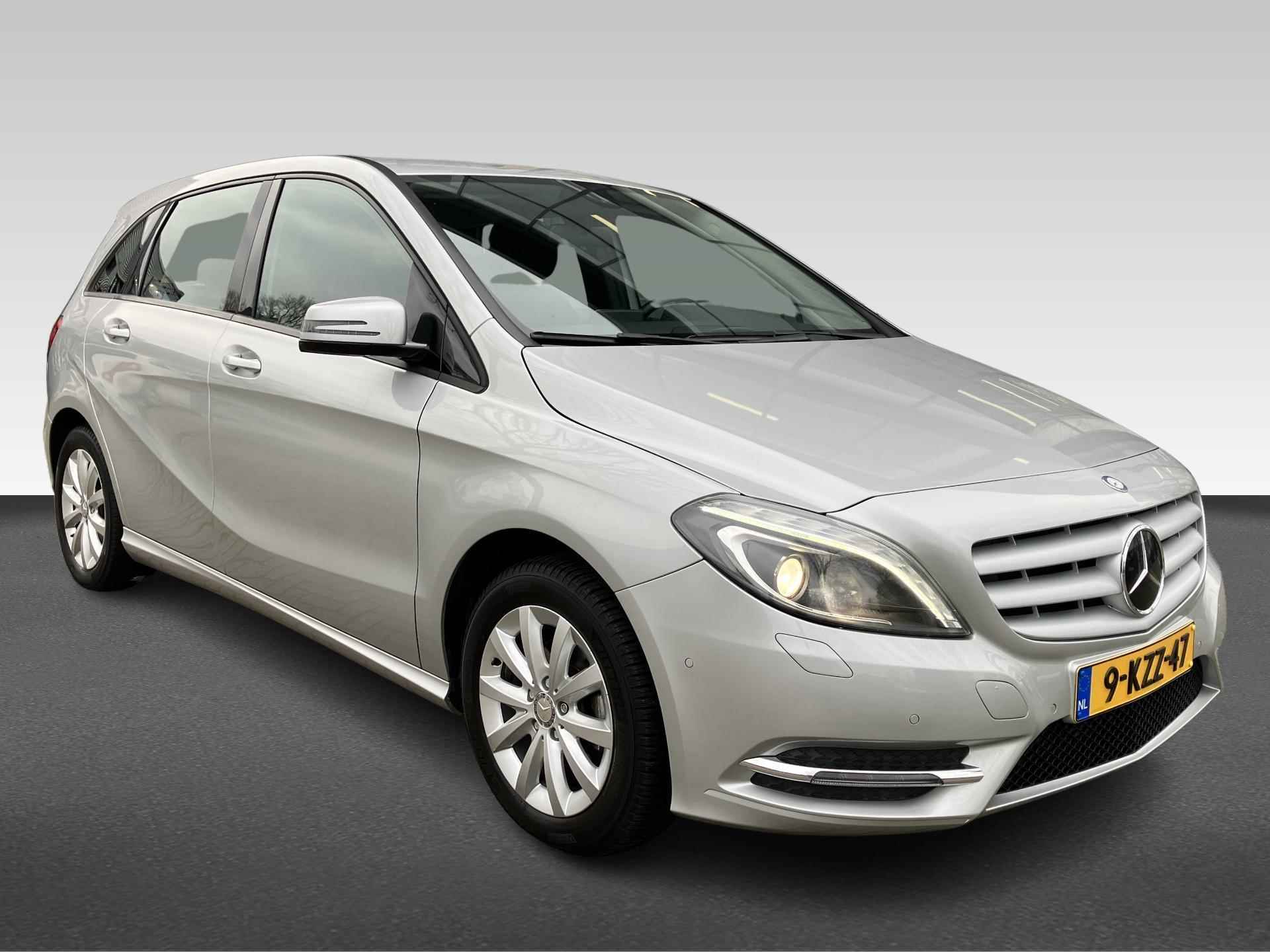 Mercedes-Benz B-Klasse 180 Ambition Navigatie Vierseizoensbanden Trekhaak - 2/26