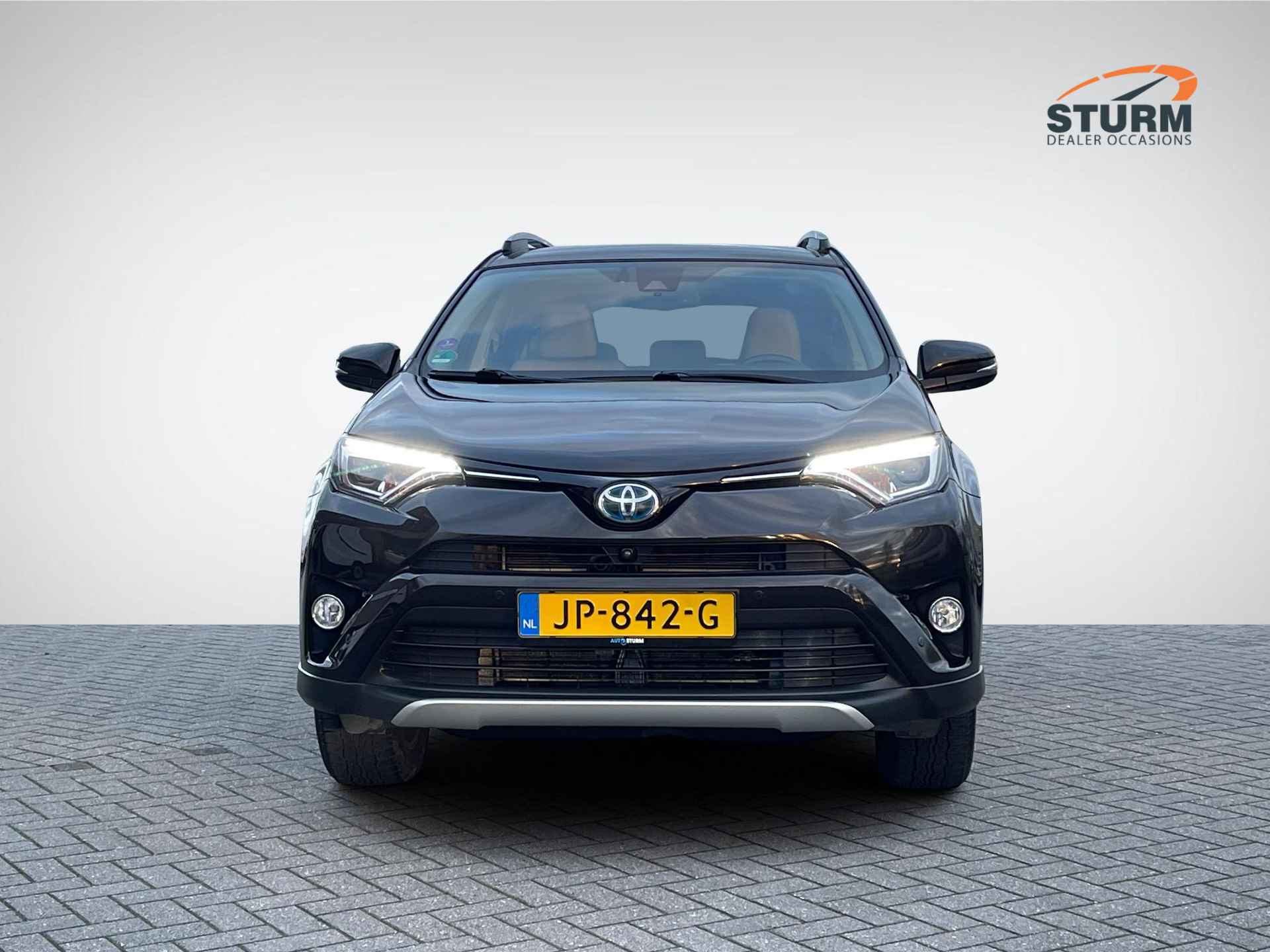 Toyota RAV4 2.5 Hybrid AWD Executive Business *Trekgewicht 1650kg!* | Navigatie | Trekhaak | Camera | Stoelverwarming | Leder | Dodehoek | Elek. Achterklep | Rijklaarprijs! - 2/34