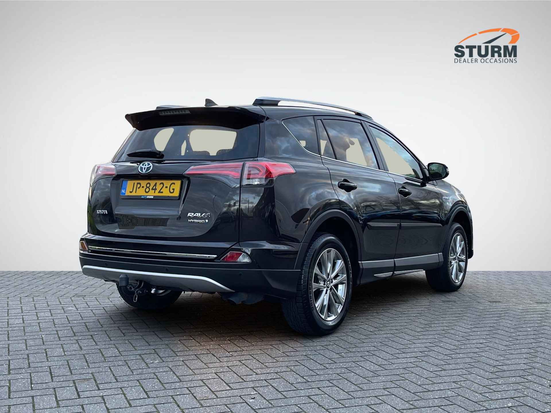 Toyota RAV4 2.5 Hybrid AWD Executive Business *Trekgewicht 1650kg!* | Navigatie | Trekhaak | Camera | Stoelverwarming | Leder | Dodehoek | Elek. Achterklep | Rijklaarprijs! - 4/34