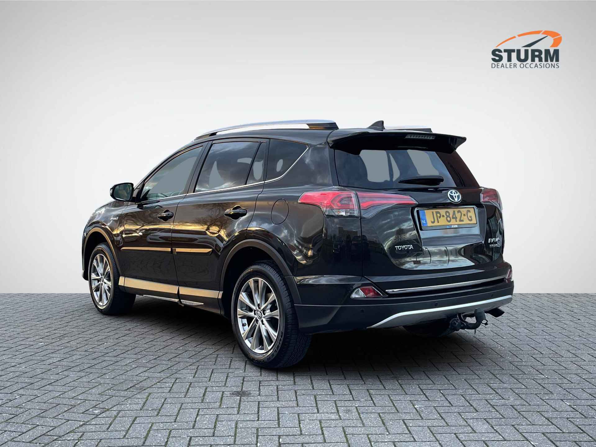 Toyota RAV4 2.5 Hybrid AWD Executive Business *Trekgewicht 1650kg!* | Navigatie | Trekhaak | Camera | Stoelverwarming | Leder | Dodehoek | Elek. Achterklep | Rijklaarprijs! - 6/34