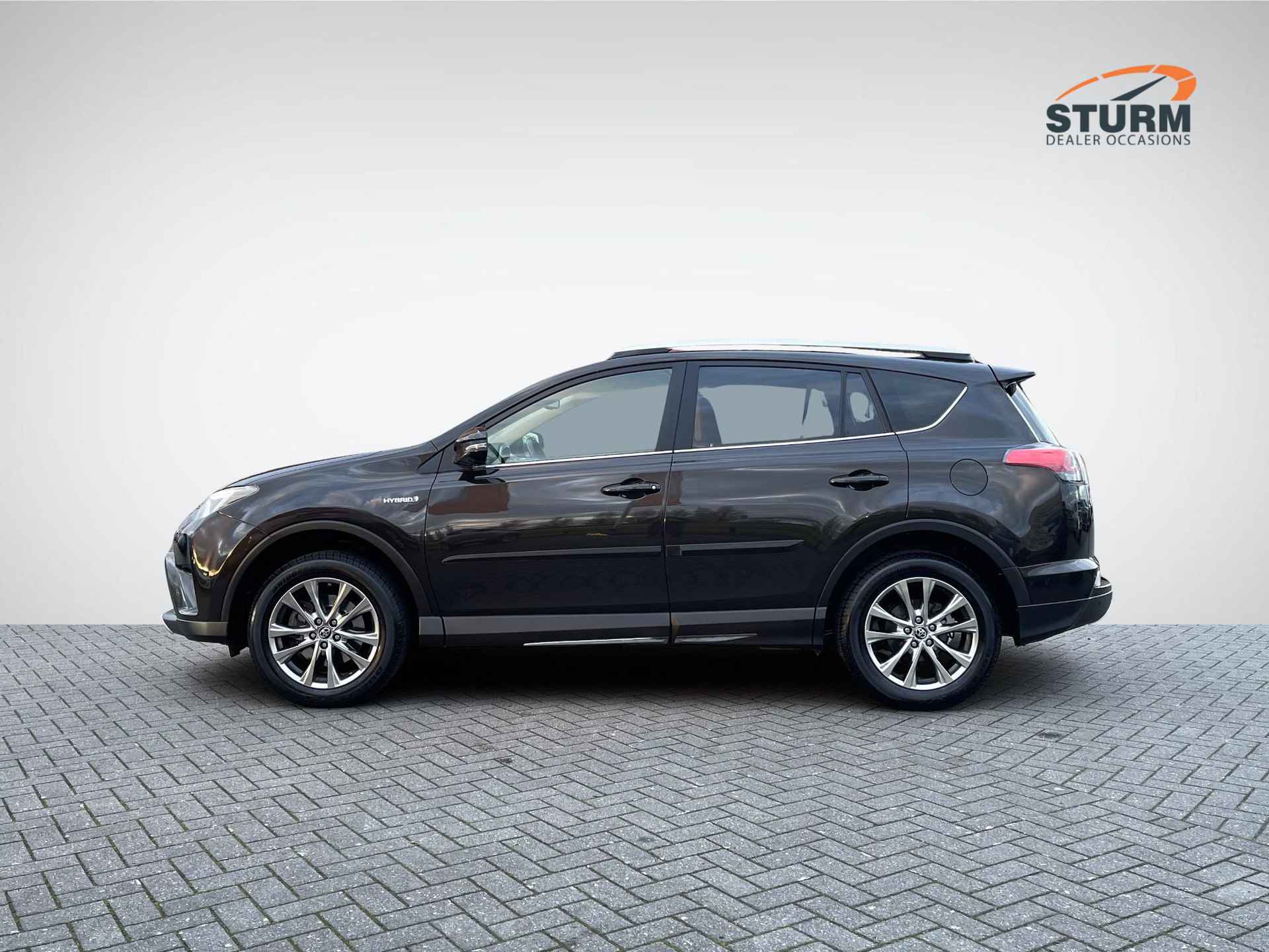 Toyota RAV4 2.5 Hybrid AWD Executive Business *Trekgewicht 1650kg!* | Navigatie | Trekhaak | Camera | Stoelverwarming | Leder | Dodehoek | Elek. Achterklep | Rijklaarprijs! - 7/34