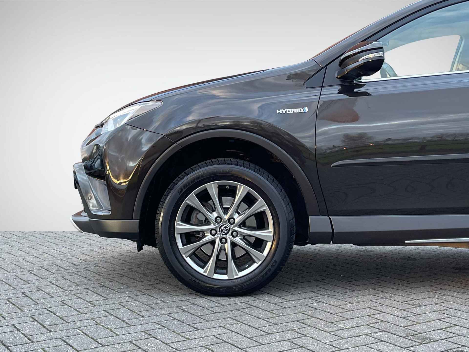 Toyota RAV4 2.5 Hybrid AWD Executive Business *Trekgewicht 1650kg!* | Navigatie | Trekhaak | Camera | Stoelverwarming | Leder | Dodehoek | Elek. Achterklep | Rijklaarprijs! - 8/34