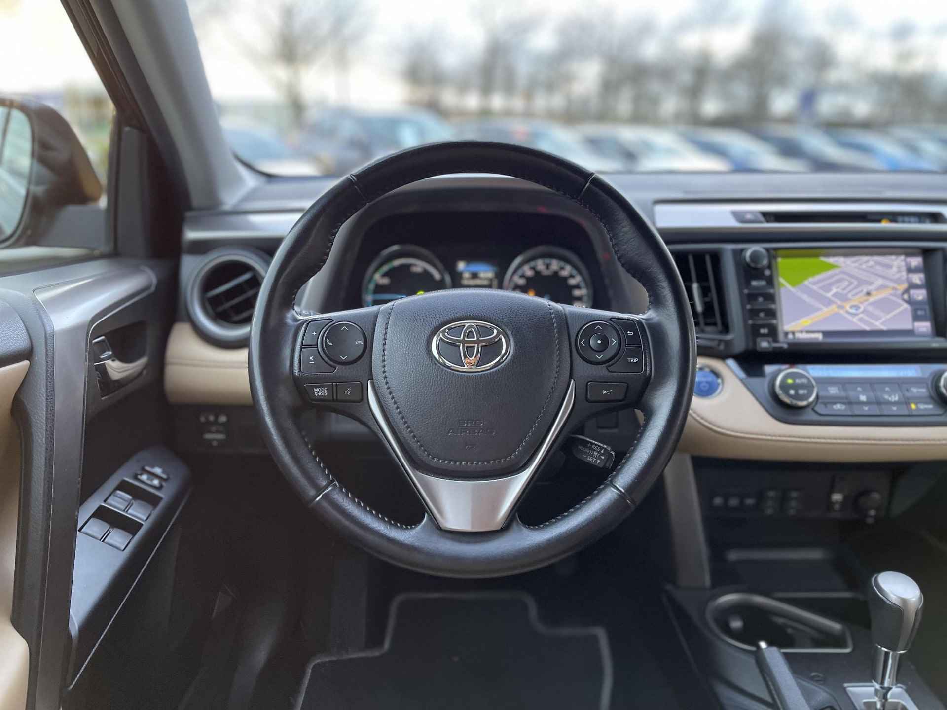 Toyota RAV4 2.5 Hybrid AWD Executive Business *Trekgewicht 1650kg!* | Navigatie | Trekhaak | Camera | Stoelverwarming | Leder | Dodehoek | Elek. Achterklep | Rijklaarprijs! - 14/34