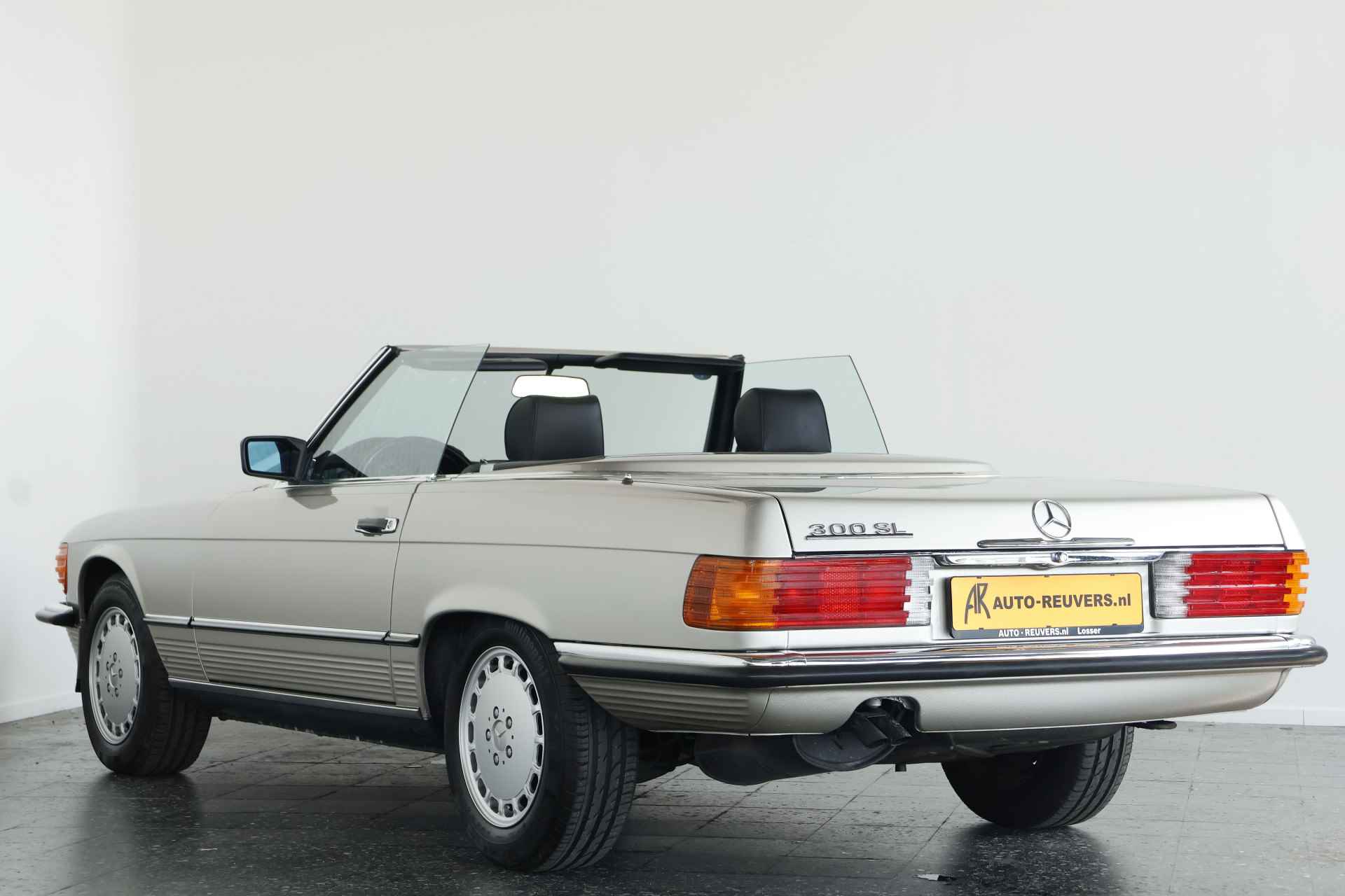 Mercedes-Benz SL-Klasse 300 SL R107 / Weinig km / Leder / Hardtop - 8/27