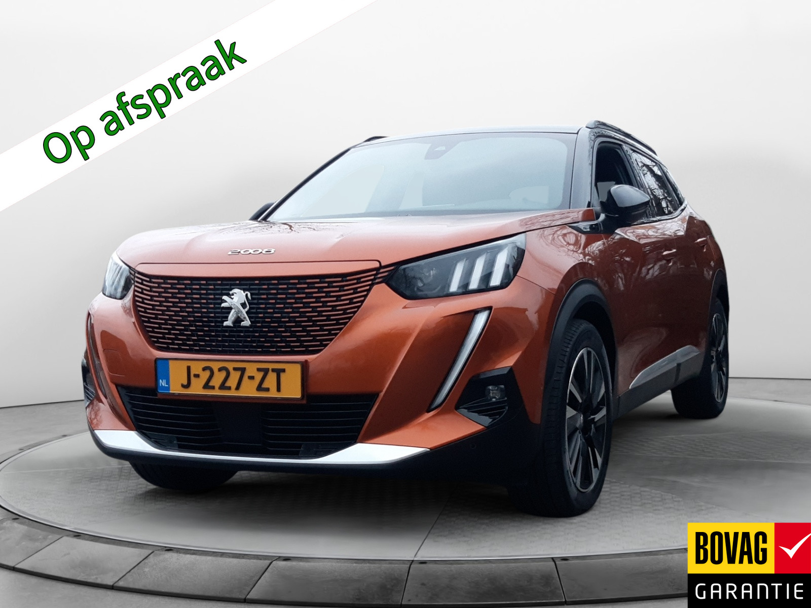 Peugeot e-2008 EV GT 50 kWh (136 PK) 1e-Eig, Peugeot-Dealer-Onderh, 12-Mnd-BOVAG, NL-Auto, Panoramadak, Leer, Navigatie/Apple-Carplay/Android-Auto, Adaptive-Cruisecontrol, Keyless-Entry/Start, Parkeersensoren-V+A, DAB, Stoelverwarming, Sportstoelen, Licht-Zicht-Pakket, Lm-Velgen-18Inch, Privacy-Glas