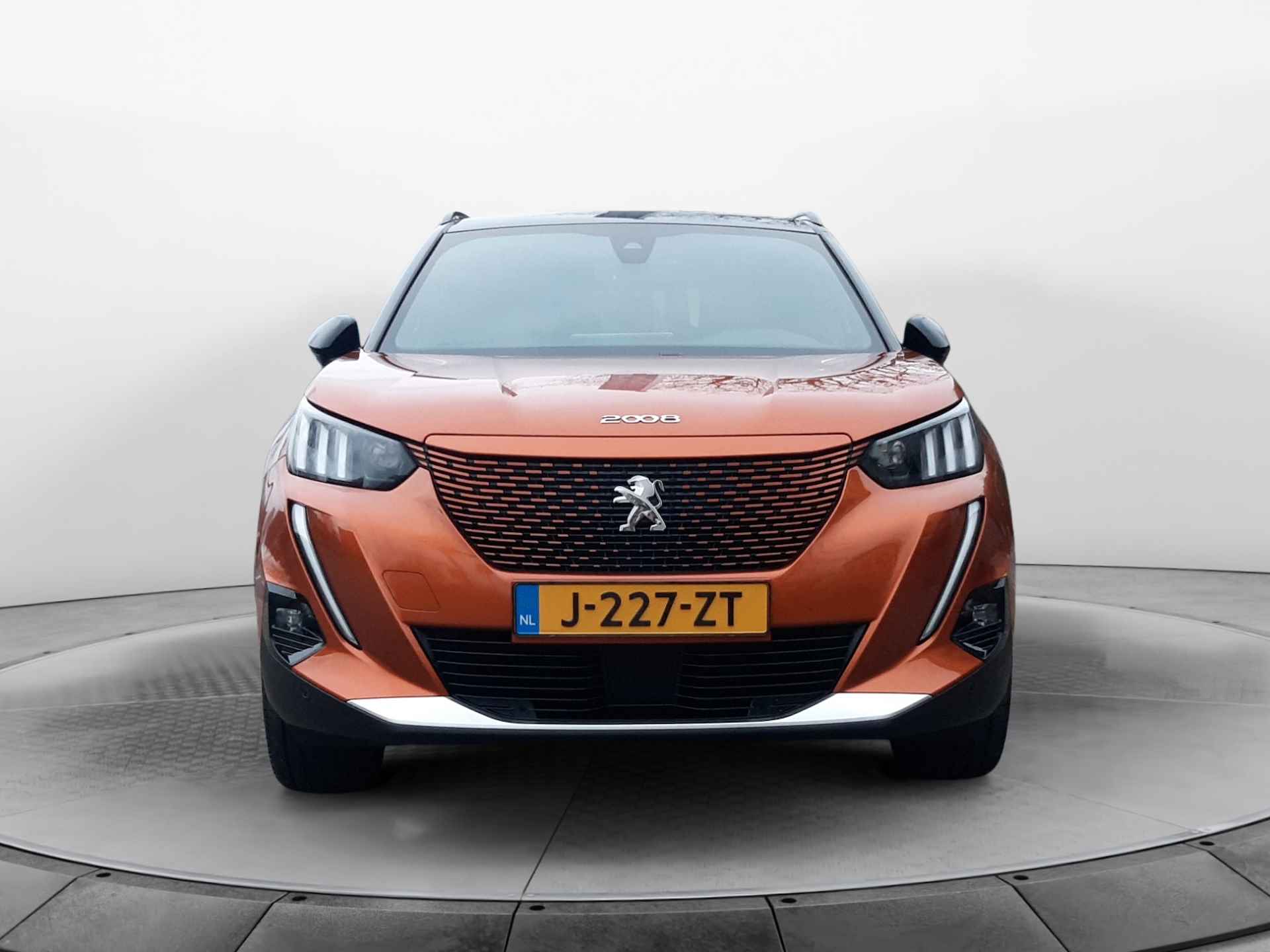 Peugeot e-2008 EV GT 50 kWh (136 PK) 1e-Eig, Peugeot-Dealer-Onderh, 12-Mnd-BOVAG, NL-Auto, Panoramadak, Leer, Navigatie/Apple-Carplay/Android-Auto, Adaptive-Cruisecontrol, Keyless-Entry/Start, Parkeersensoren-V+A, DAB, Stoelverwarming, Sportstoelen, Licht-Zicht-Pakket, Lm-Velgen-18Inch, Privacy-Glas - 21/46