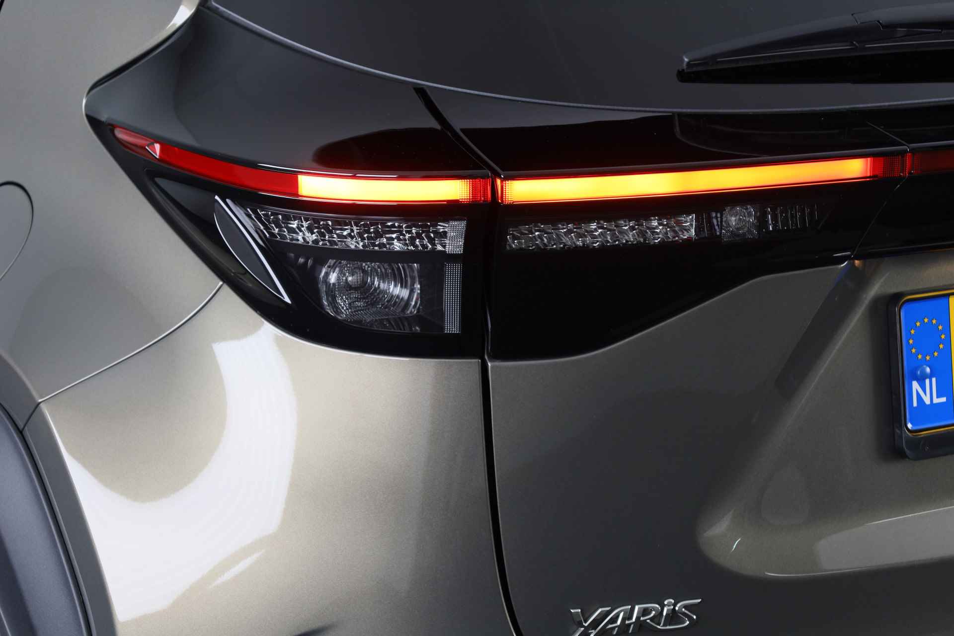 Toyota Yaris Cross 1.5 Hybrid Dynamic *DEMO* | Fabrieksgarantie t/m 04-2034 mogelijk! - 39/41
