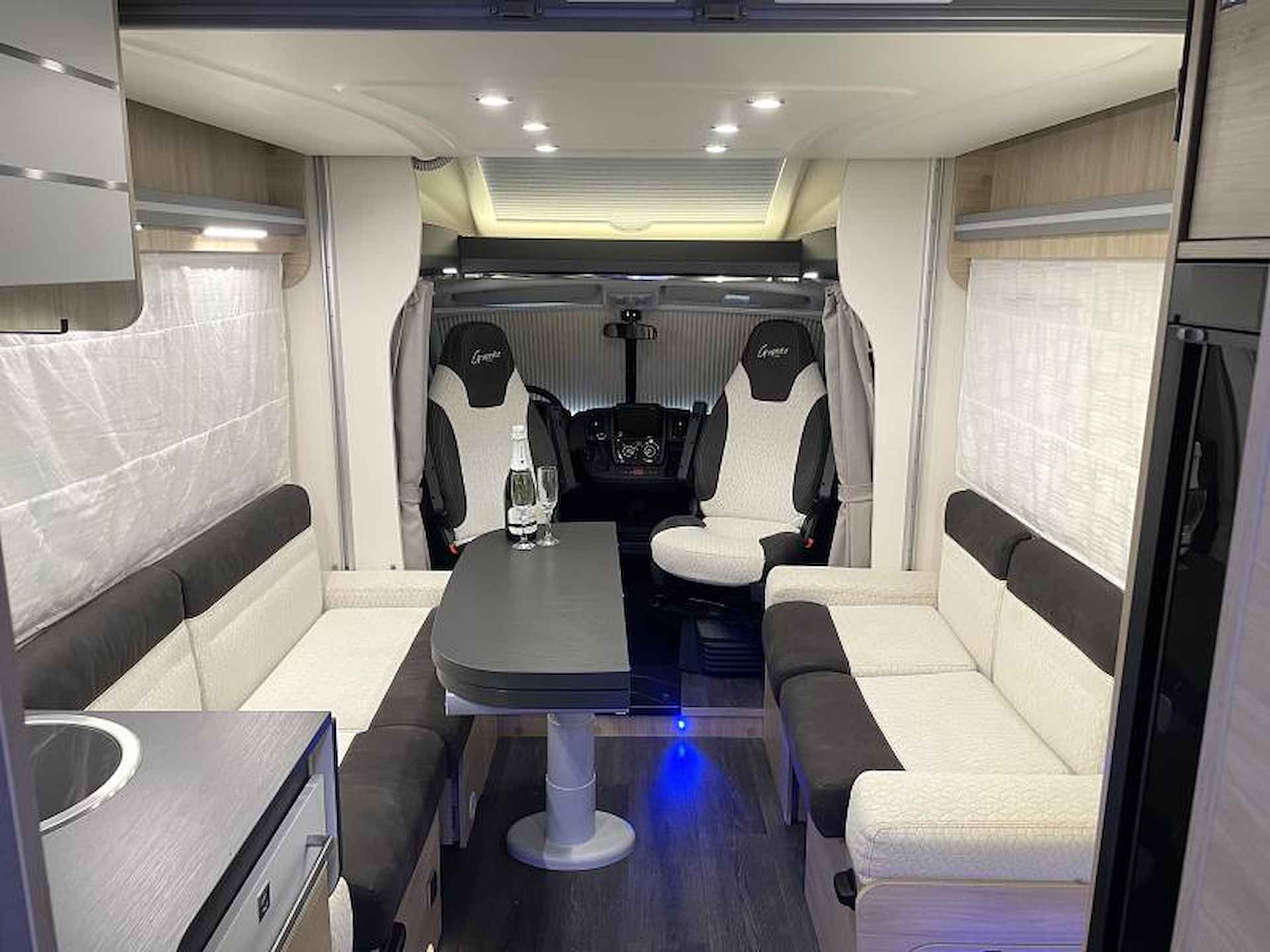 Challenger Graphite 380 VIP Automaat, 6 slaapplaatsen - 14/25