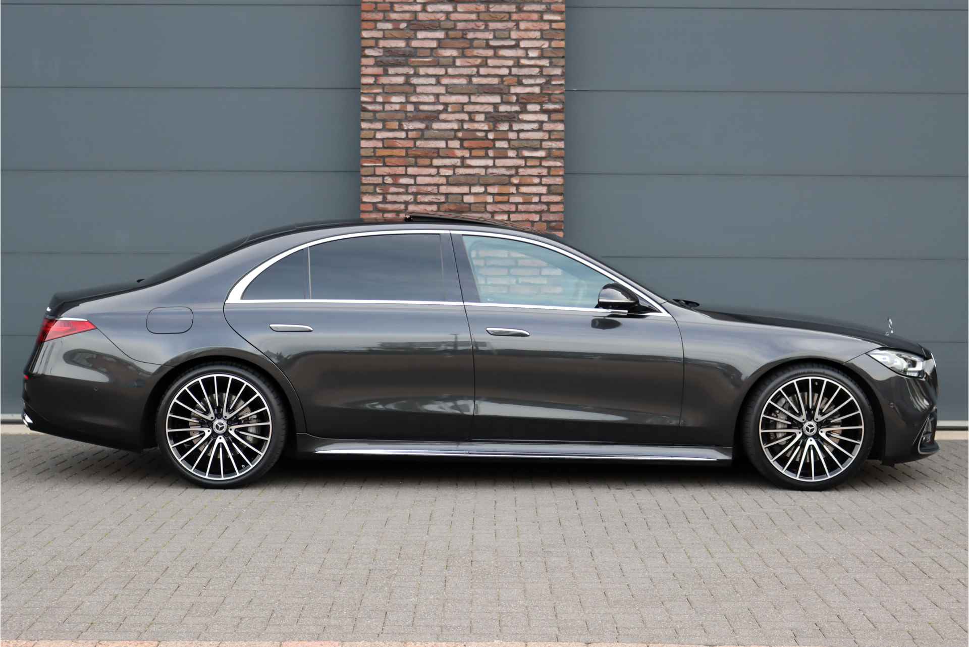 Mercedes-Benz S-Klasse 580 e 4MATIC Lang AMG Line Aut9 | First-Class Rear Executivepakket | Luchtvering | Achterasbesturing | Distronic+ | Burmester 4D | Koelbox | MBUX Tablet | Schermen Achterin | Chauffeurspakket | Exclusive Leder | Massage | Stoelventilatie | Verwarmd Stuurwiel | - 12/62