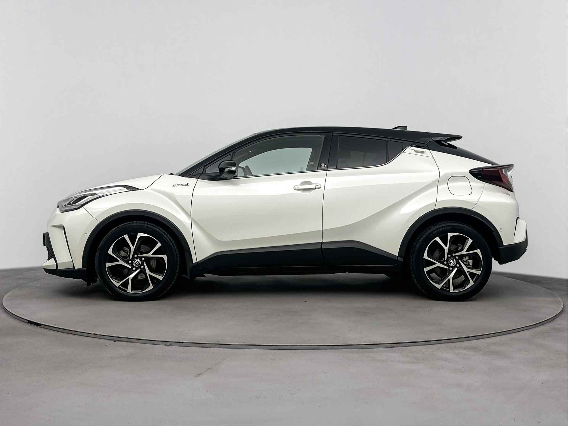 Toyota C-HR 1.8 Hybrid Business Plus Limited | Stuur-/Stoelverwarming | Navigatie | Climate Control | LED | LM velgen | Cruise Control Adaptief | Parkeerhulp | - 4/40