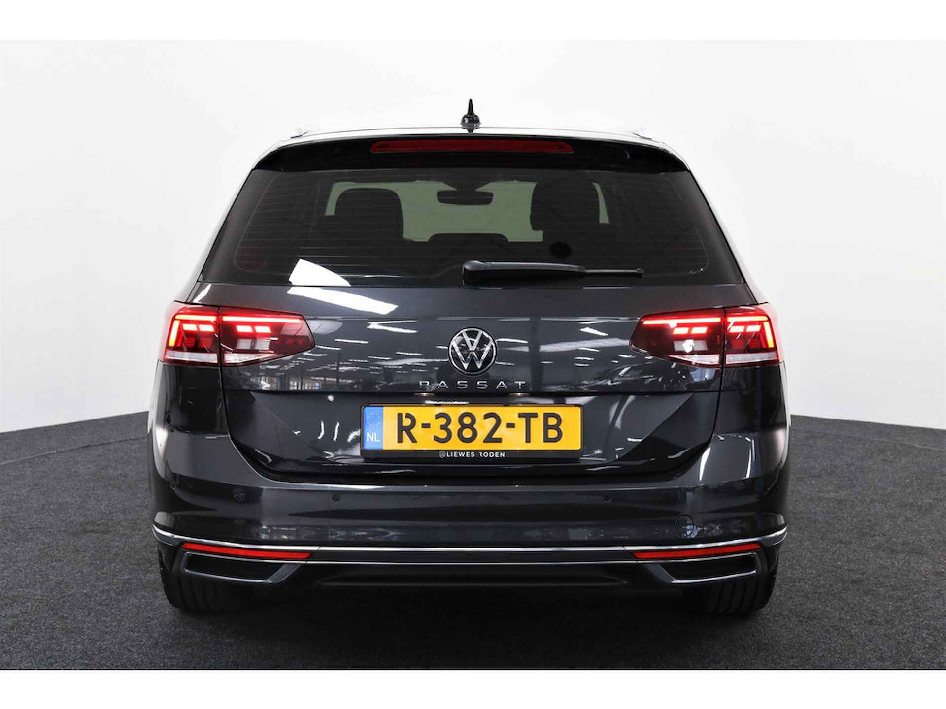 Volkswagen Passat Variant 1.5 TSI Elegance (Automaat) - 14/35