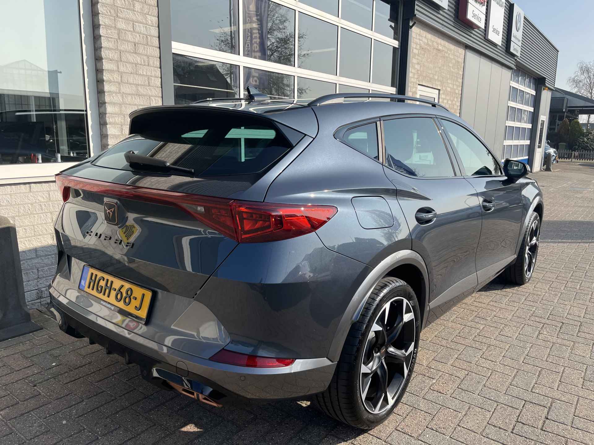 CUPRA Formentor 1.4 e-Hybrid Adrenaline / AUTOMAAT/ 16.000 KM/ PARK. SENSOREN/ KEYLESS/ DODE HOEK/ MATRIX/ STOEL-STUURVERWARM./ ADAPT. CRUISE/ APP-CONNECT/ NAVI/ CLIMA/ DAB/ 19" LMV - 38/43