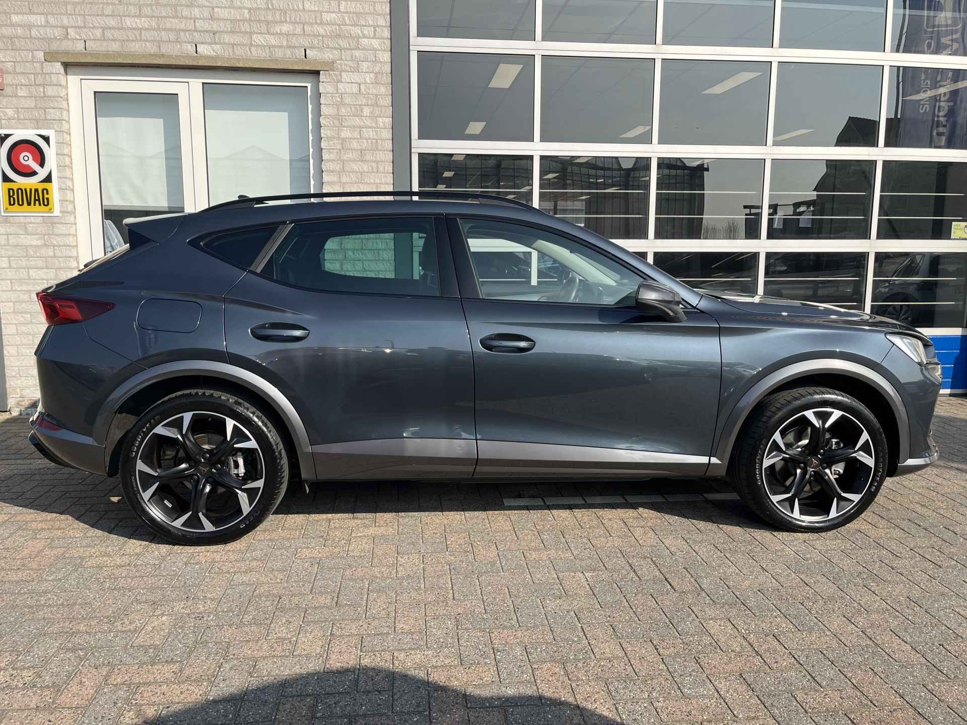 CUPRA Formentor 1.4 e-Hybrid Adrenaline / AUTOMAAT/ 16.000 KM/ PARK. SENSOREN/ KEYLESS/ DODE HOEK/ MATRIX/ STOEL-STUURVERWARM./ ADAPT. CRUISE/ APP-CONNECT/ NAVI/ CLIMA/ DAB/ 19" LMV - 39/43