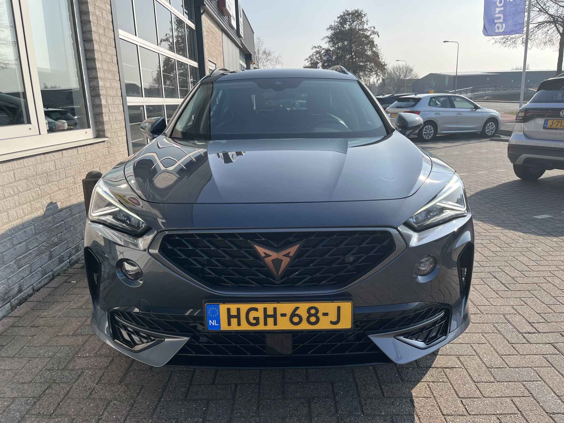 CUPRA Formentor 1.4 e-Hybrid Adrenaline / AUTOMAAT/ 16.000 KM/ PARK. SENSOREN/ KEYLESS/ DODE HOEK/ MATRIX/ STOEL-STUURVERWARM./ ADAPT. CRUISE/ APP-CONNECT/ NAVI/ CLIMA/ DAB/ 19" LMV - 35/43