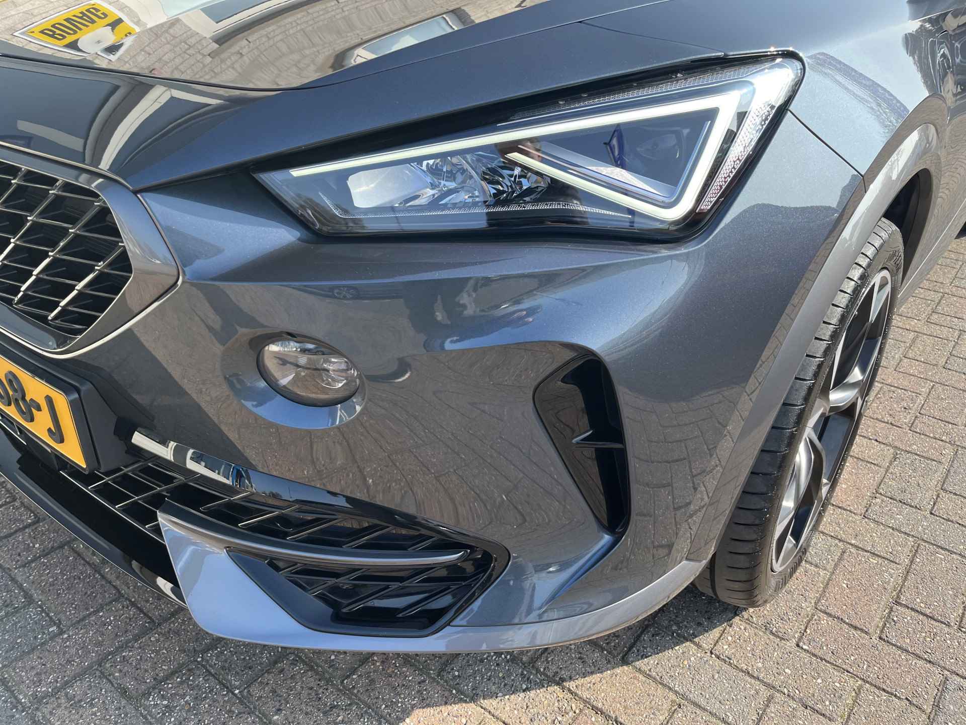 CUPRA Formentor 1.4 e-Hybrid Adrenaline / AUTOMAAT/ 16.000 KM/ PARK. SENSOREN/ KEYLESS/ DODE HOEK/ MATRIX/ STOEL-STUURVERWARM./ ADAPT. CRUISE/ APP-CONNECT/ NAVI/ CLIMA/ DAB/ 19" LMV - 41/43