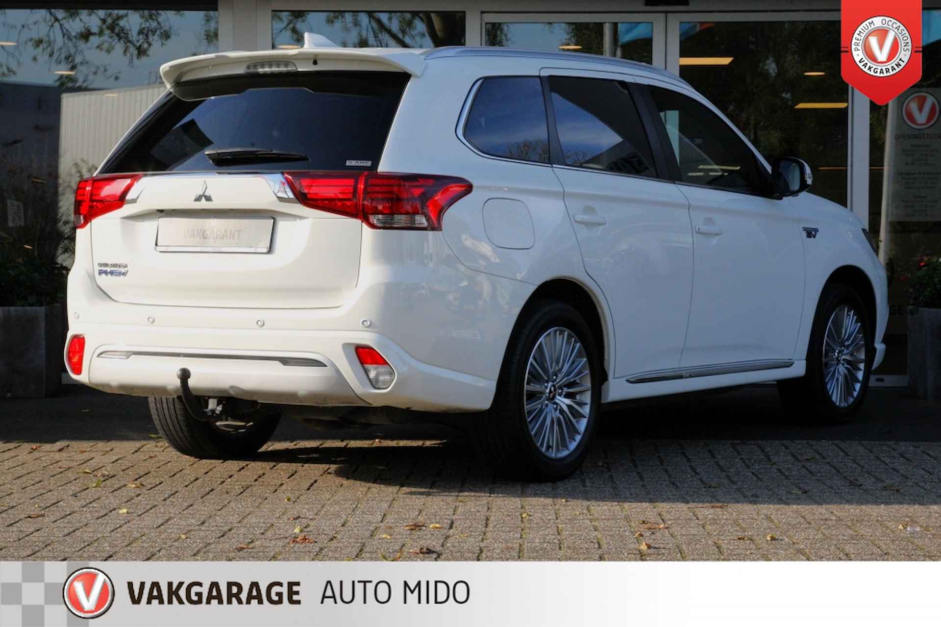 Mitsubishi Outlander 2.4 PHEV Instyle 4WD -Schuifdak- -Trekhaak- BTW AUTO - 2/60