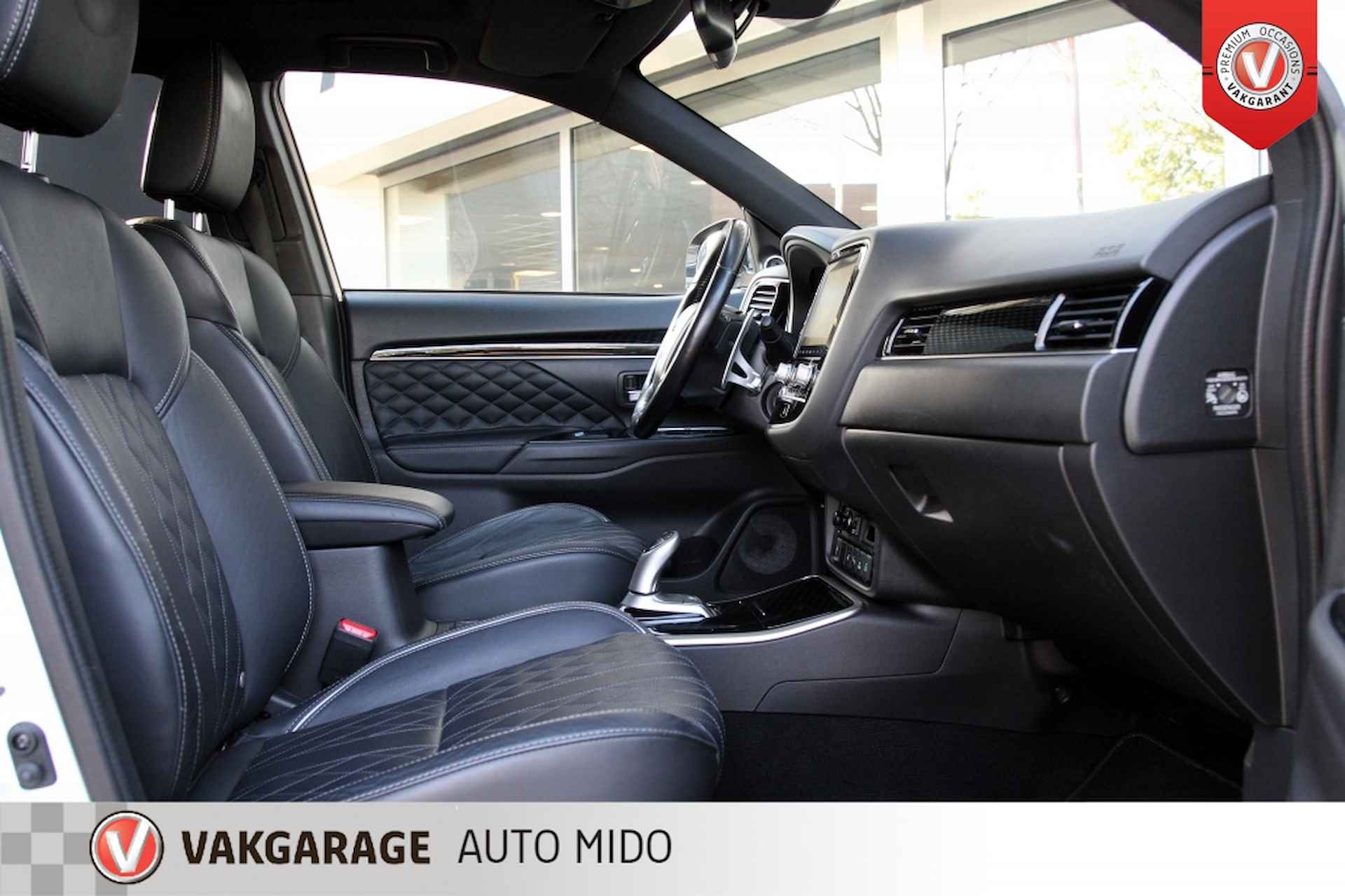 Mitsubishi Outlander 2.4 PHEV Instyle 4WD -Schuifdak- -Trekhaak- BTW AUTO - 13/60