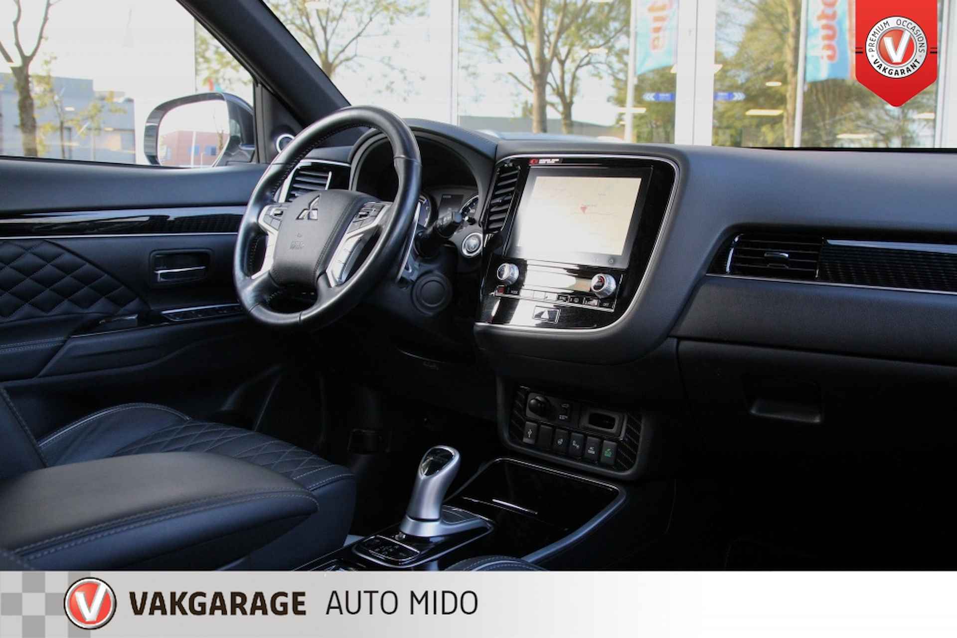 Mitsubishi Outlander 2.4 PHEV Instyle 4WD -Schuifdak- -Trekhaak- BTW AUTO - 26/60