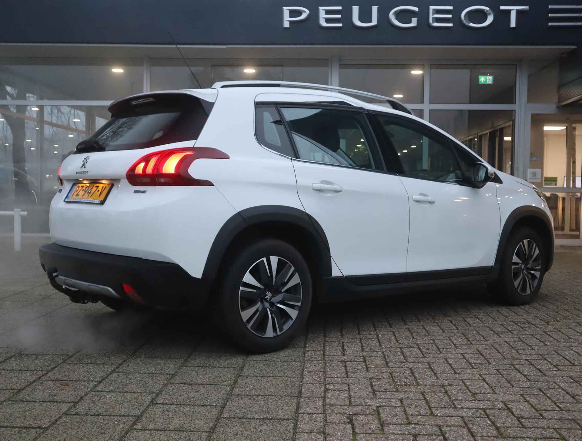 Peugeot 2008 SUV Allure PureTech 110PK EAT6 Automaat, Rijklaarprijs, Trekhaak Apple Carplay/Android auto Bluetooth Climate Control - 4/53