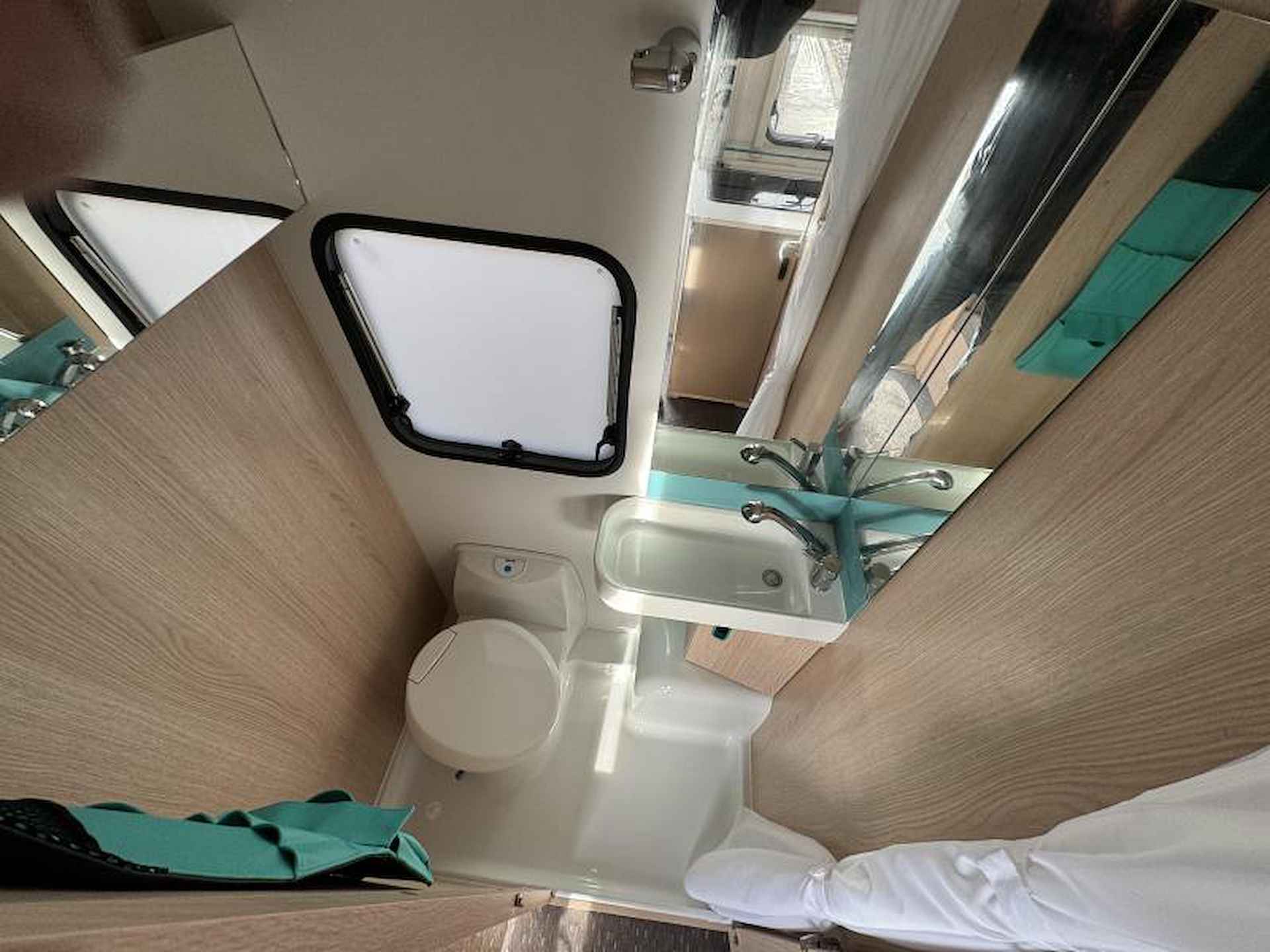 Adria Aviva 360 DD Dwars bed,boiler,autark - 8/14