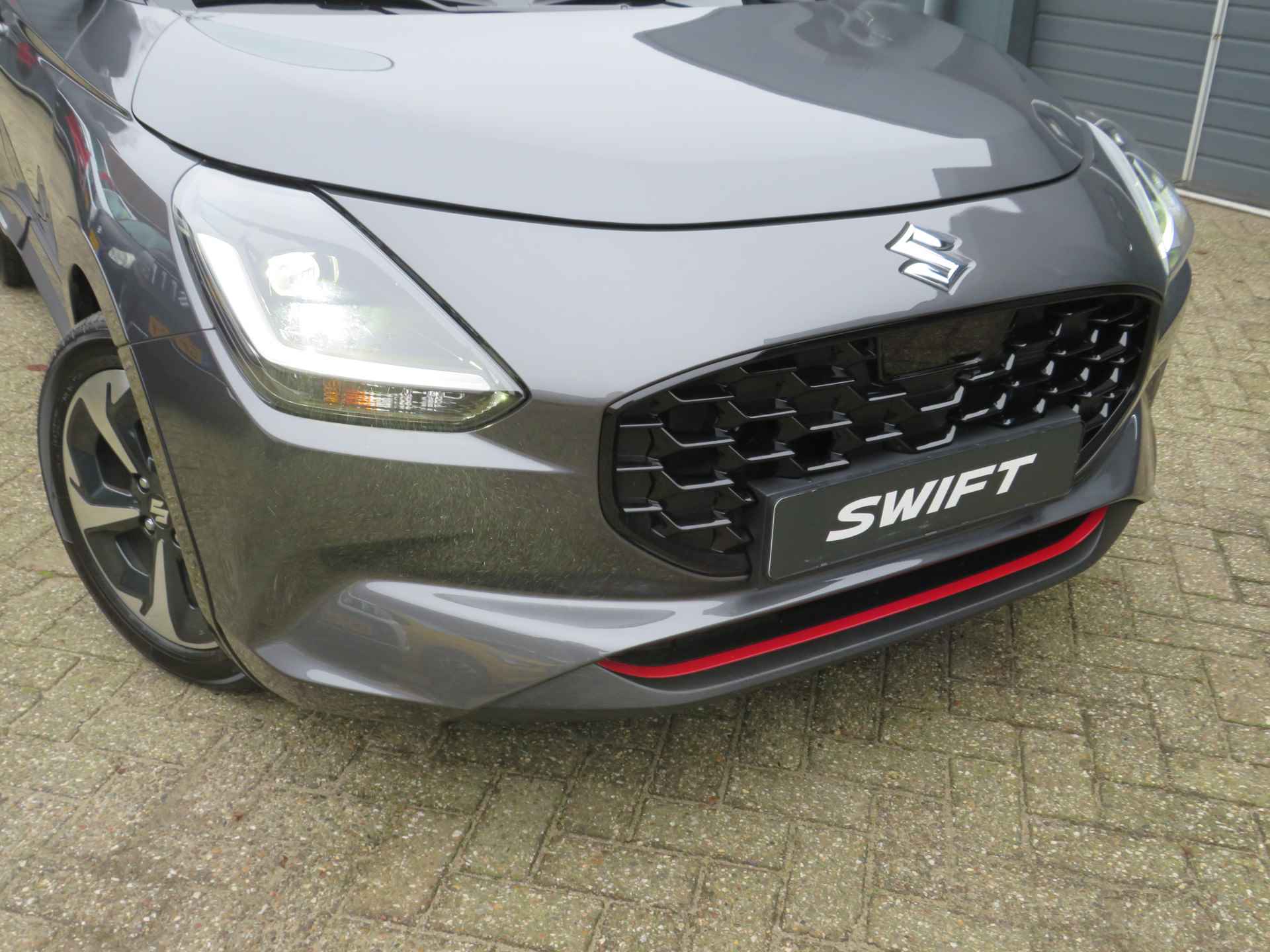 Suzuki Swift 1.2 Style Smart Hybrid, NIEUW 6 JAAR GARANTIE! Bodykit en Stootlijsten in Piano Black - 33/37