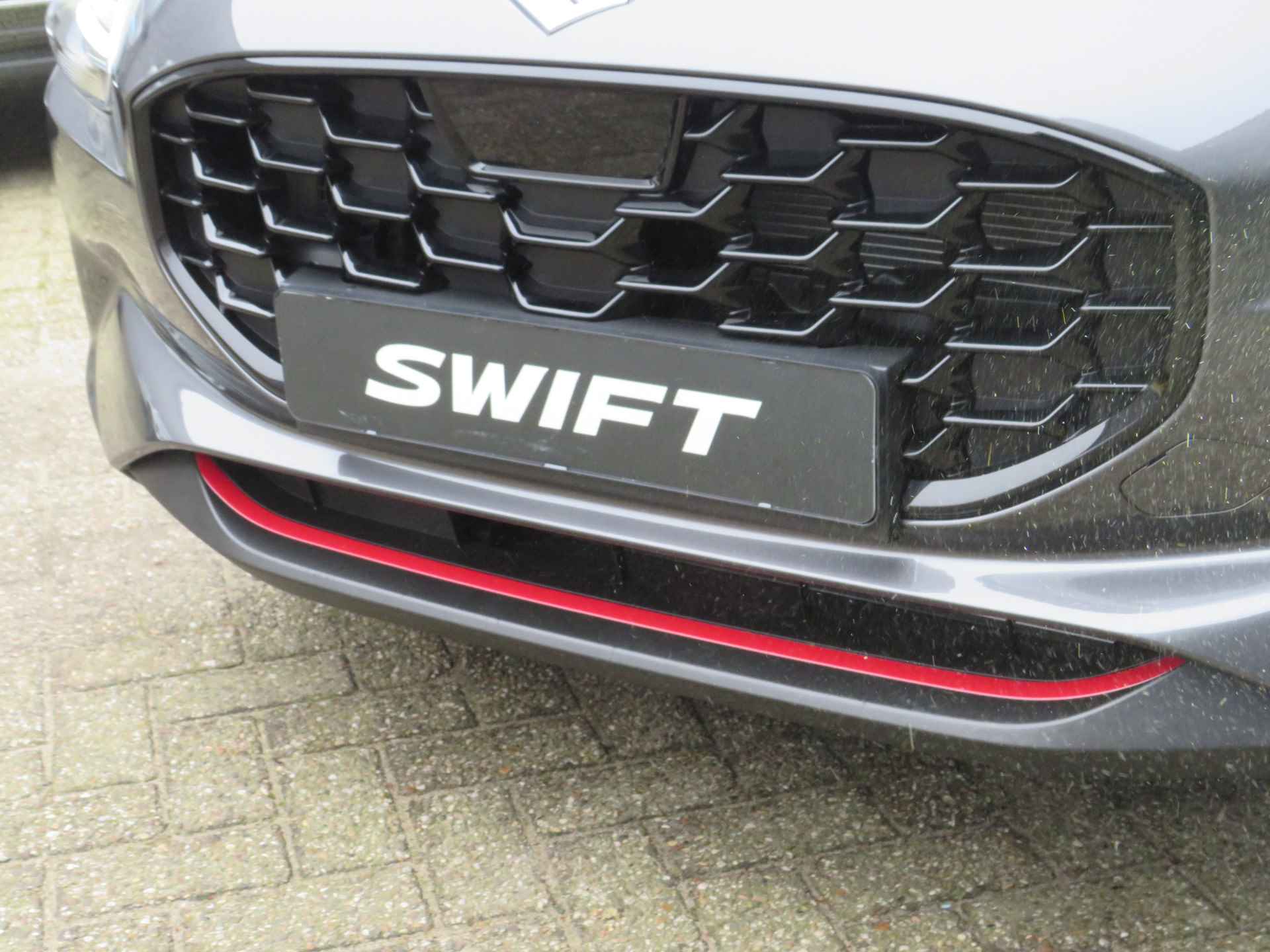 Suzuki Swift 1.2 Style Smart Hybrid, NIEUW 6 JAAR GARANTIE! Bodykit en Stootlijsten in Piano Black - 34/37