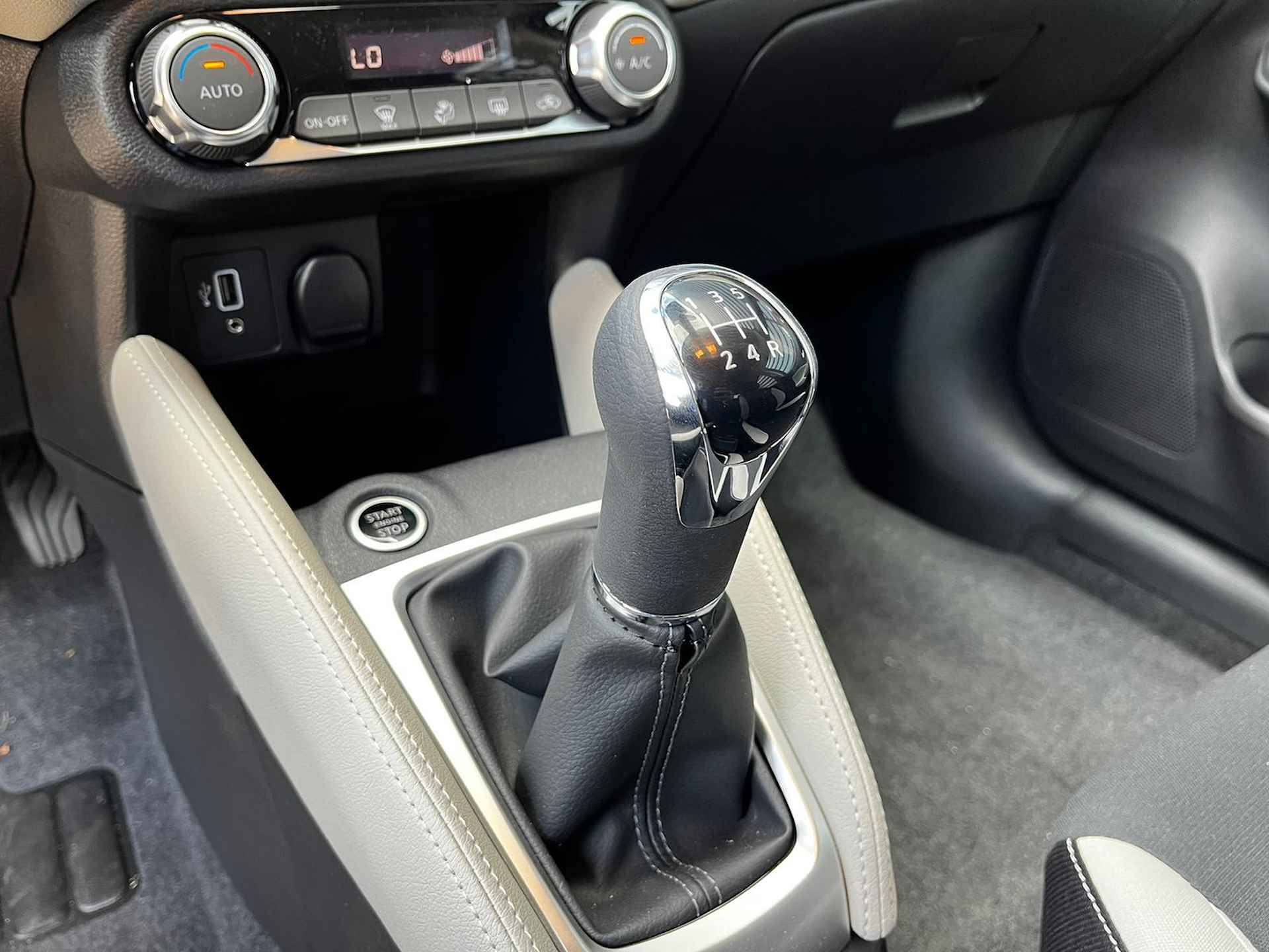 Nissan Micra 1.0 IG-T Tekna | Automatische Airco | 360 Camera | Navigatie | Keyless Entry | Bose Audio | - 13/26