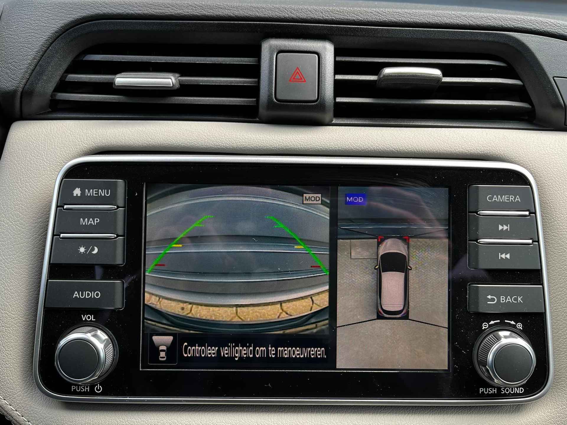 Nissan Micra 1.0 IG-T Tekna | Automatische Airco | 360 Camera | Navigatie | Keyless Entry | Bose Audio | - 17/26