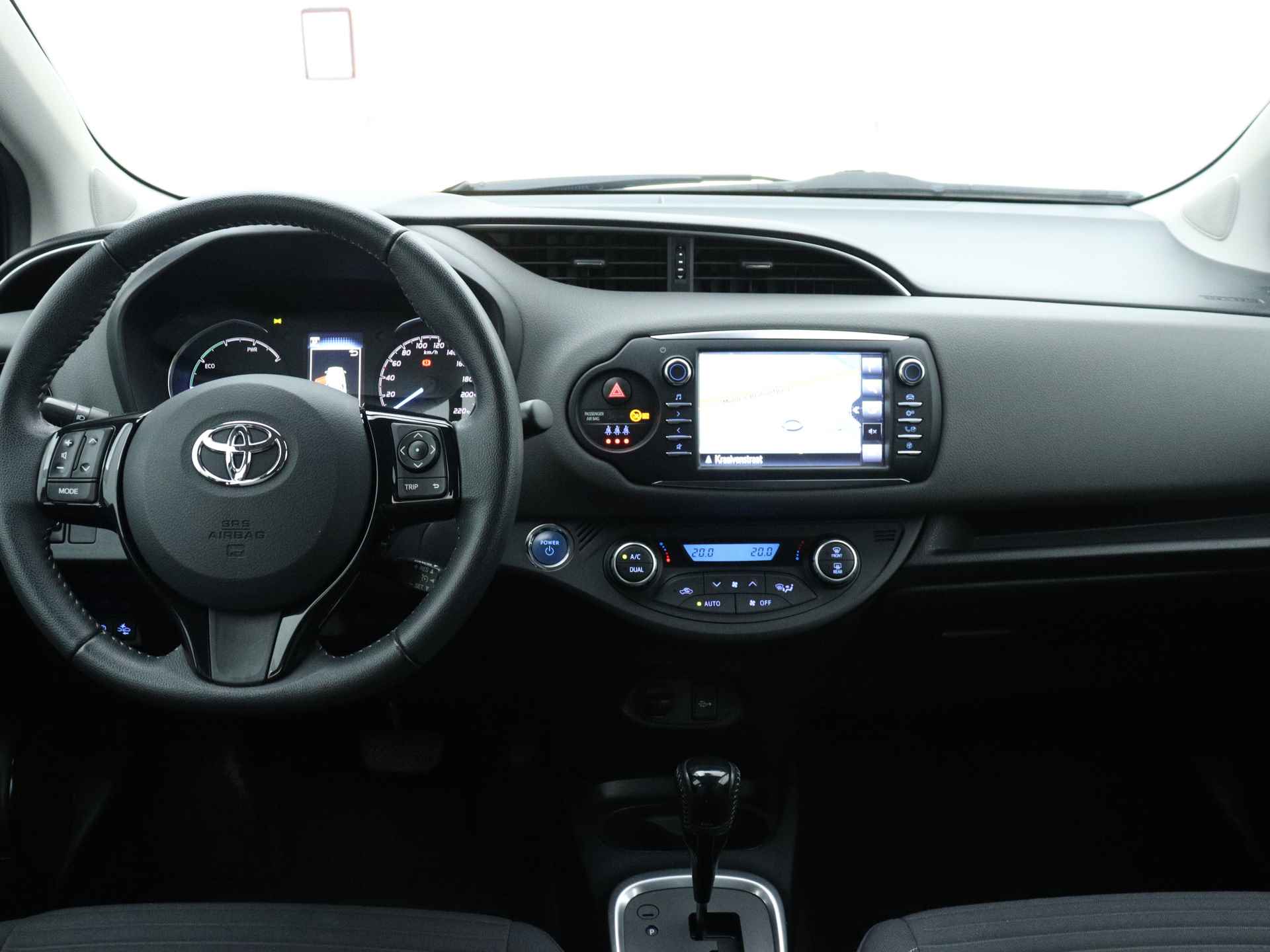 Toyota Yaris 1.5 Hybrid Dynamic | Navigatie | Keyless | - 6/43