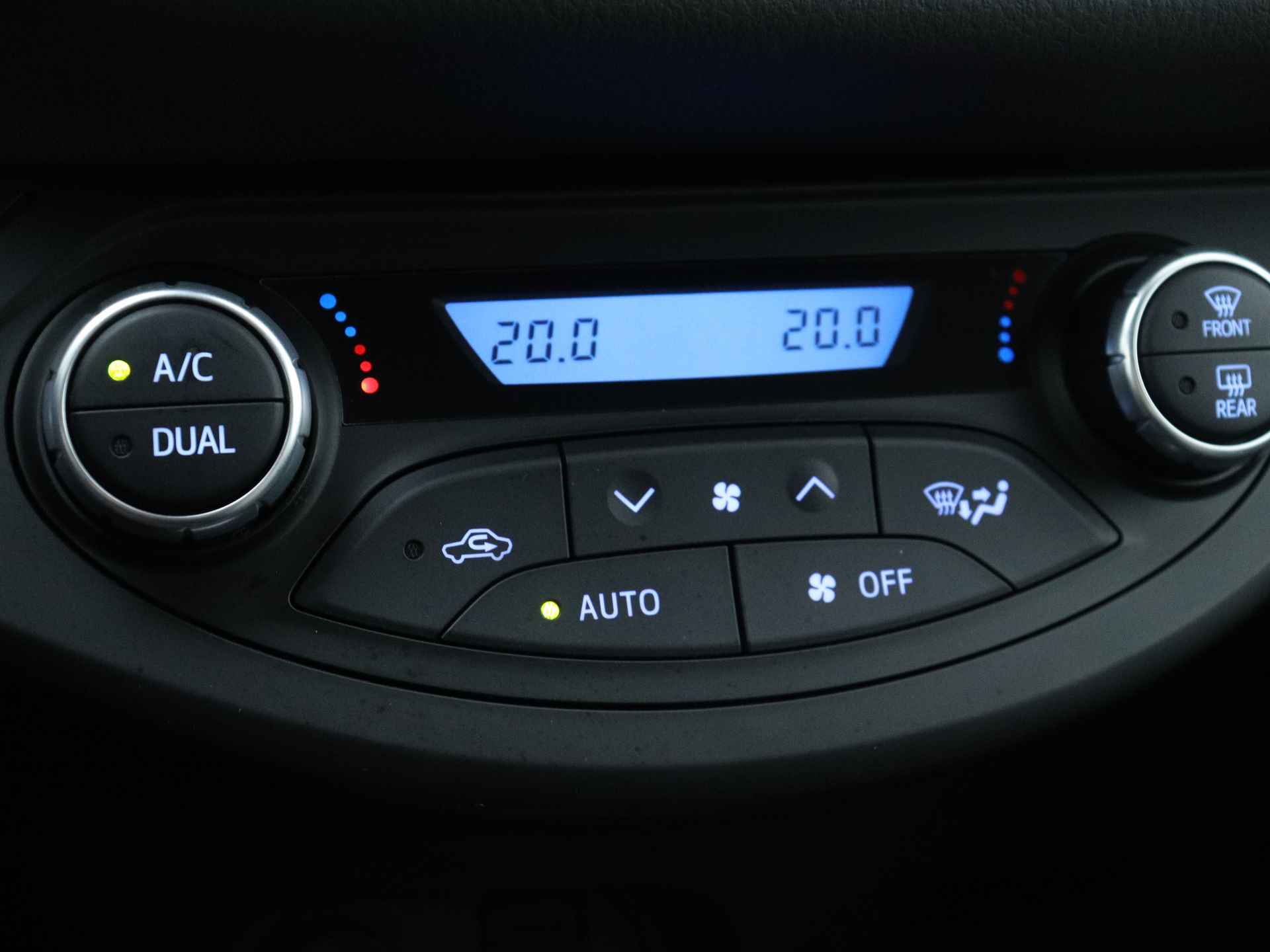 Toyota Yaris 1.5 Hybrid Dynamic | Navigatie | Keyless | - 12/43