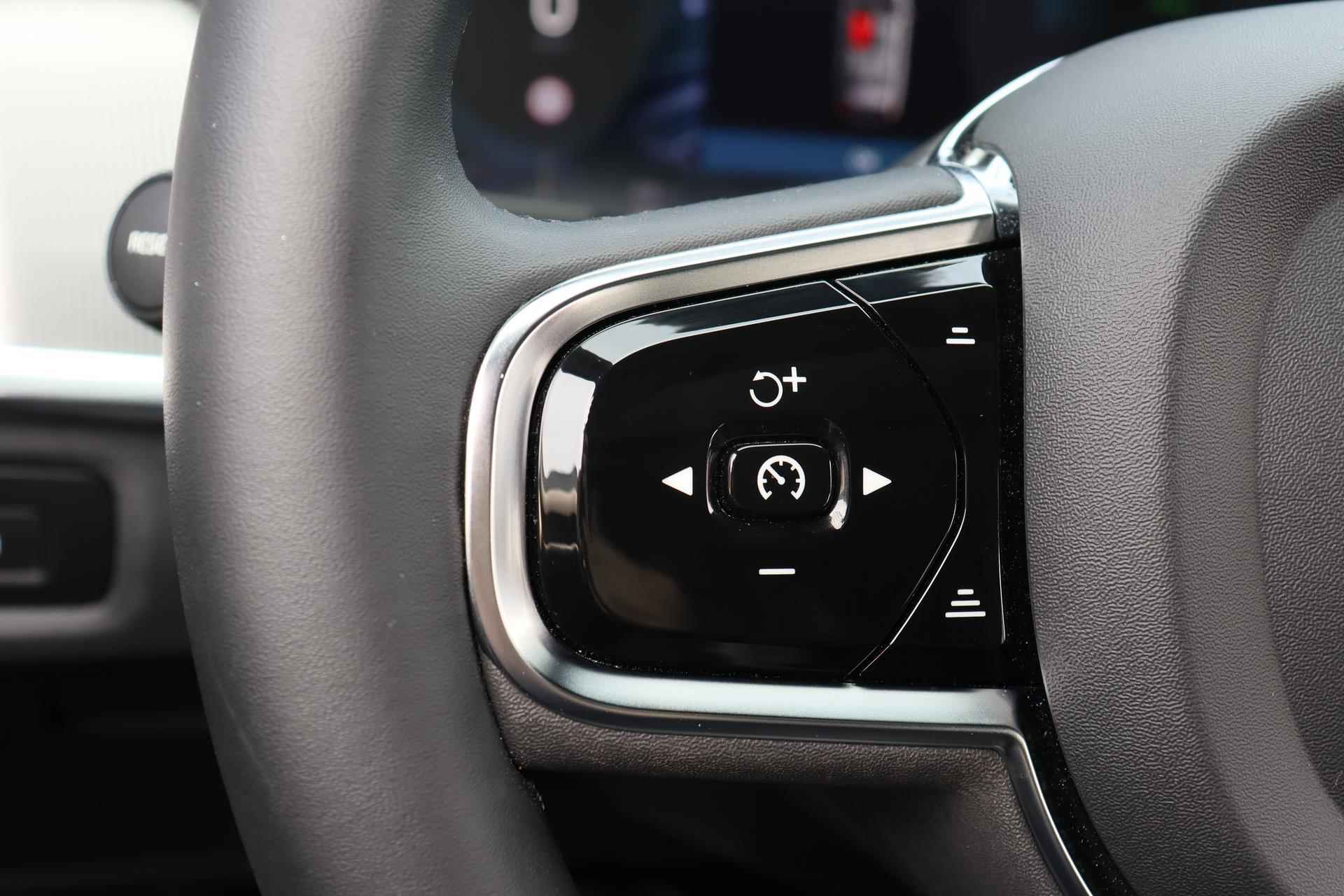 Volvo V90 T6 Recharge AWD Ultimate Bright - 360º camera - Adaptive Cruise Control - Pilot Assist - BLIS dodehoekassistentie - Harman Kardon premium audio - Elektr. verstelbare voorstoelen met geheugen - Stoelverwarming voor & achter - Verwarmbaar stuur - Zongordijnen geïntegreerd in achterportieren - LED-koplampen met grootlichtassistent - Keyless drive - Privacy Glas - 17/26