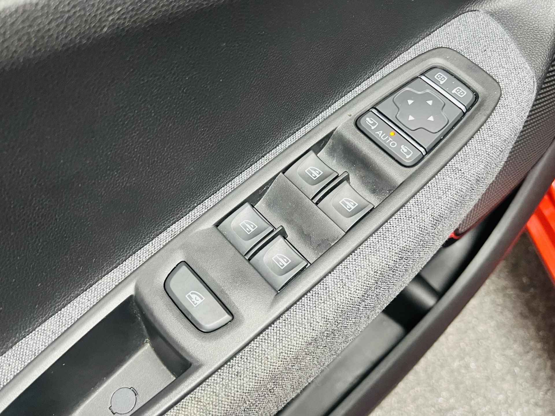 Renault ZOE R135 Intens 52 kWh (ex Accu) Automaat airco camera parkeersensoren apple carplay android auto climate controle zeer mooie auto €2000 subsidie mogelijk - 9/19