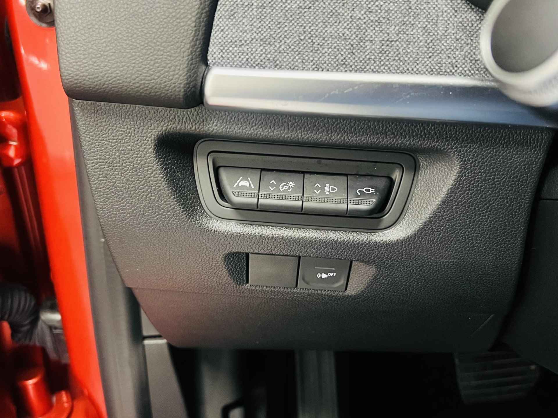 Renault ZOE R135 Intens 52 kWh (ex Accu) Automaat airco camera parkeersensoren apple carplay android auto climate controle zeer mooie auto €2000 subsidie mogelijk - 10/19