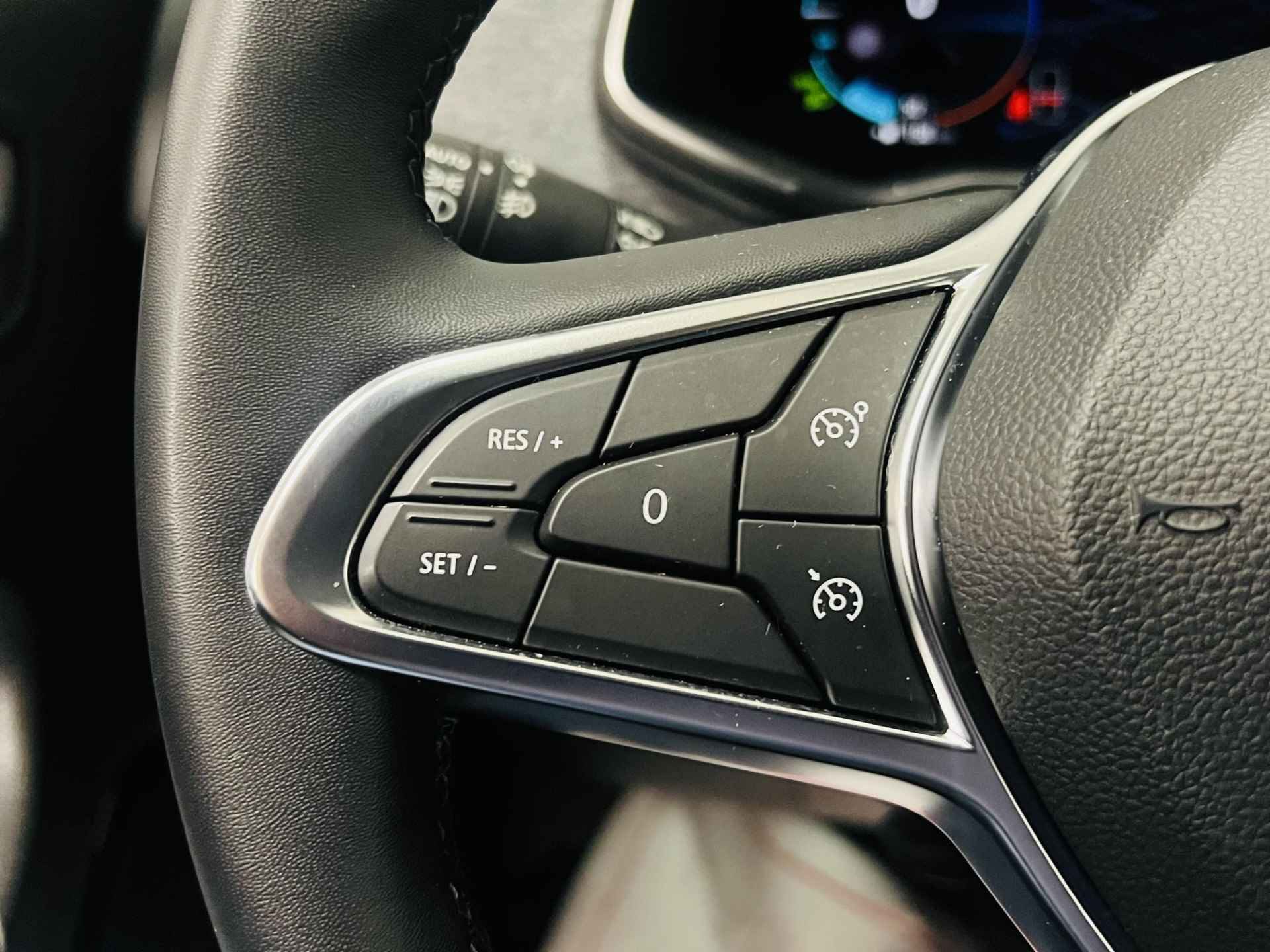 Renault ZOE R135 Intens 52 kWh (ex Accu) Automaat airco camera parkeersensoren apple carplay android auto climate controle zeer mooie auto €2000 subsidie mogelijk - 14/19
