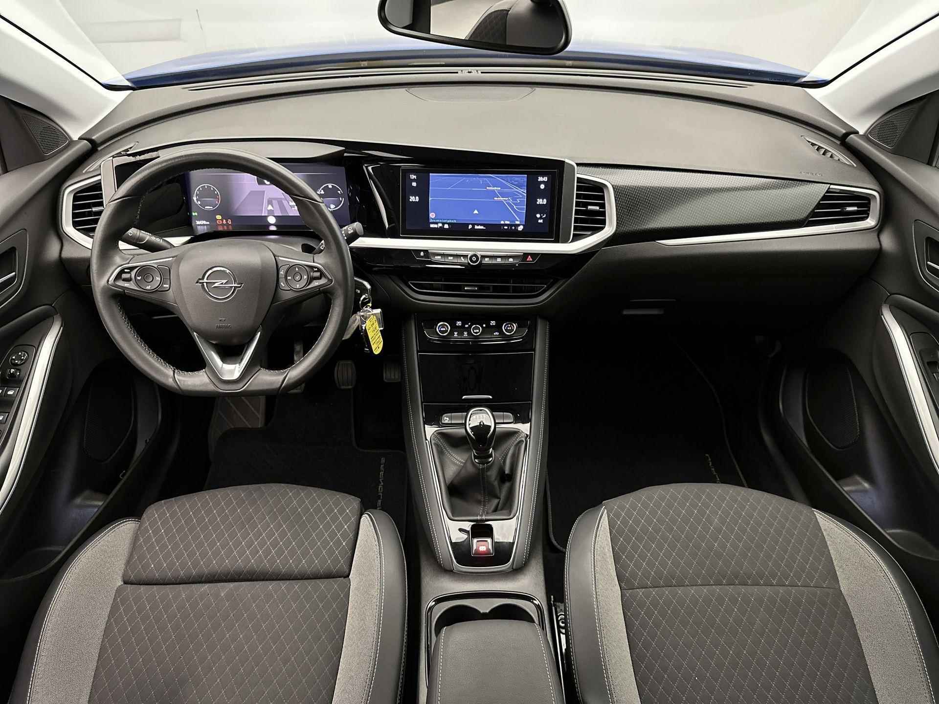 Opel Grandland 130pk Turbo GS Line | Navigatie | Achteruitrijcamera | Parkeersensoren Voor en Achter | Comfortstoelen | LED Koplampen | Dodehoek Detectie | Climate Control | Cruise Control | 18" Lichtmetalen Velgen | Apple Carplay/Android Auto | - 12/37