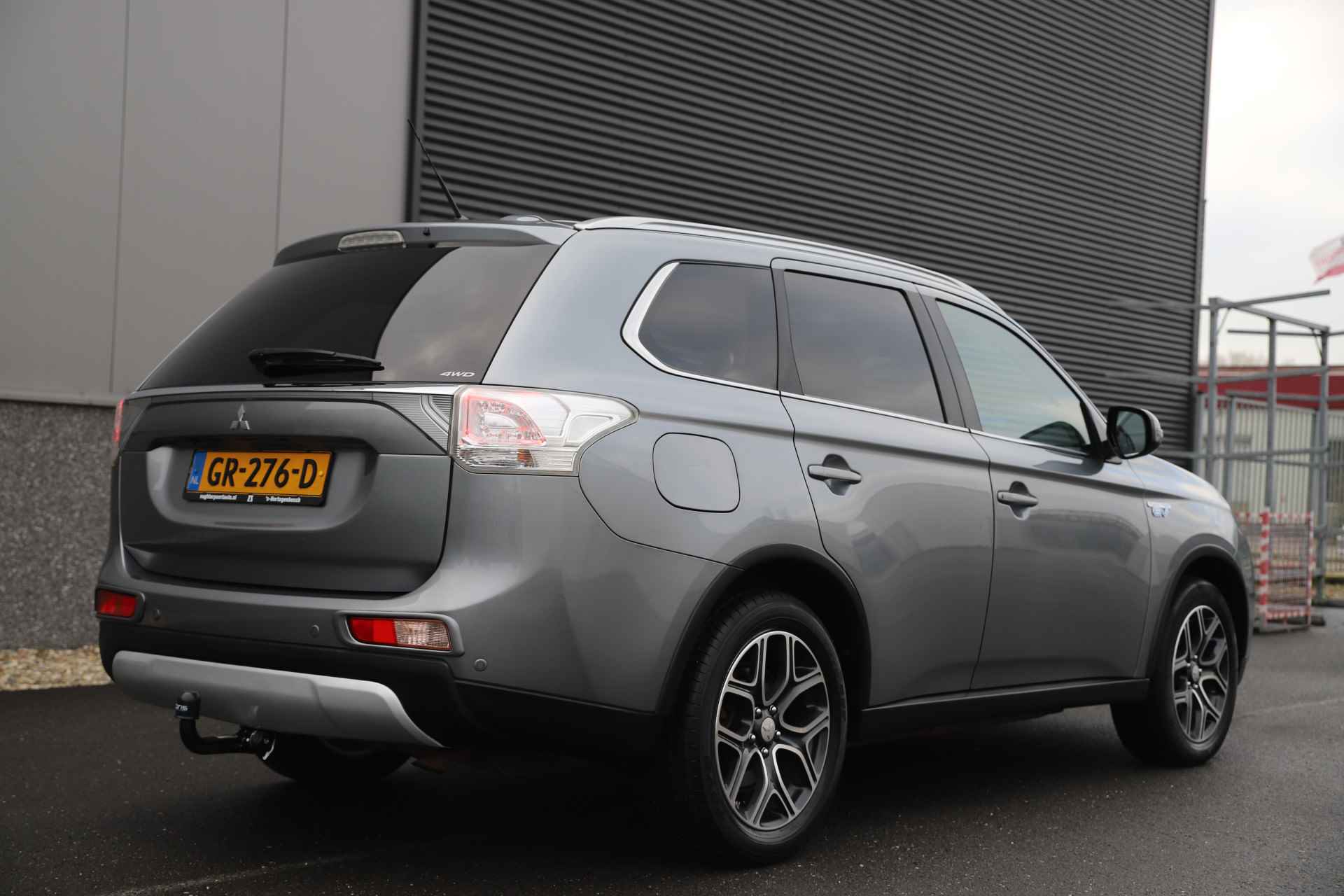 Mitsubishi Outlander 2.0 PHEV 4WD Instyle X-Line/ Sunroof/Trekhaak/Leder/Cruise/18" - 9/41