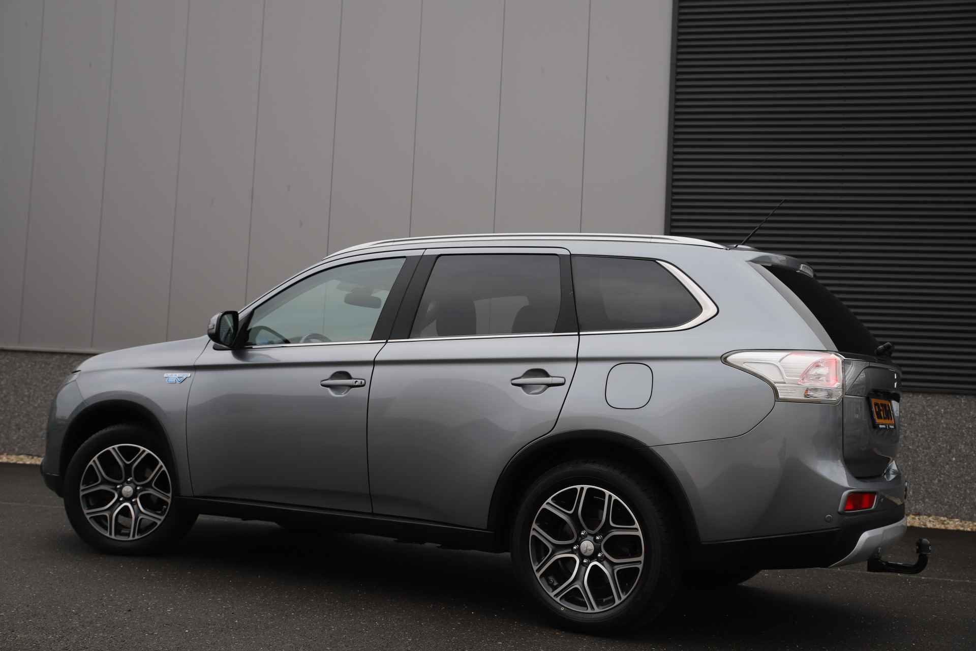 Mitsubishi Outlander 2.0 PHEV 4WD Instyle X-Line/ Sunroof/Trekhaak/Leder/Cruise/18" - 11/41